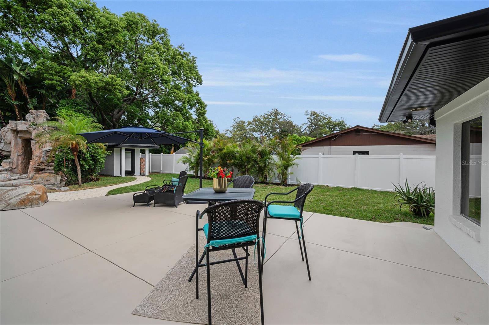 LAKESIDE TERRACE - Residential