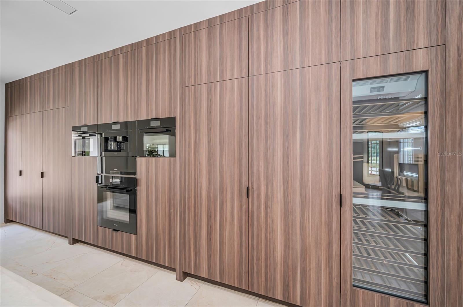 LAKESIDE TERRACE - Residential