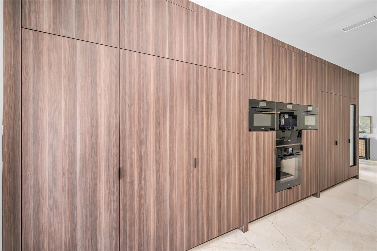 LAKESIDE TERRACE - Residential