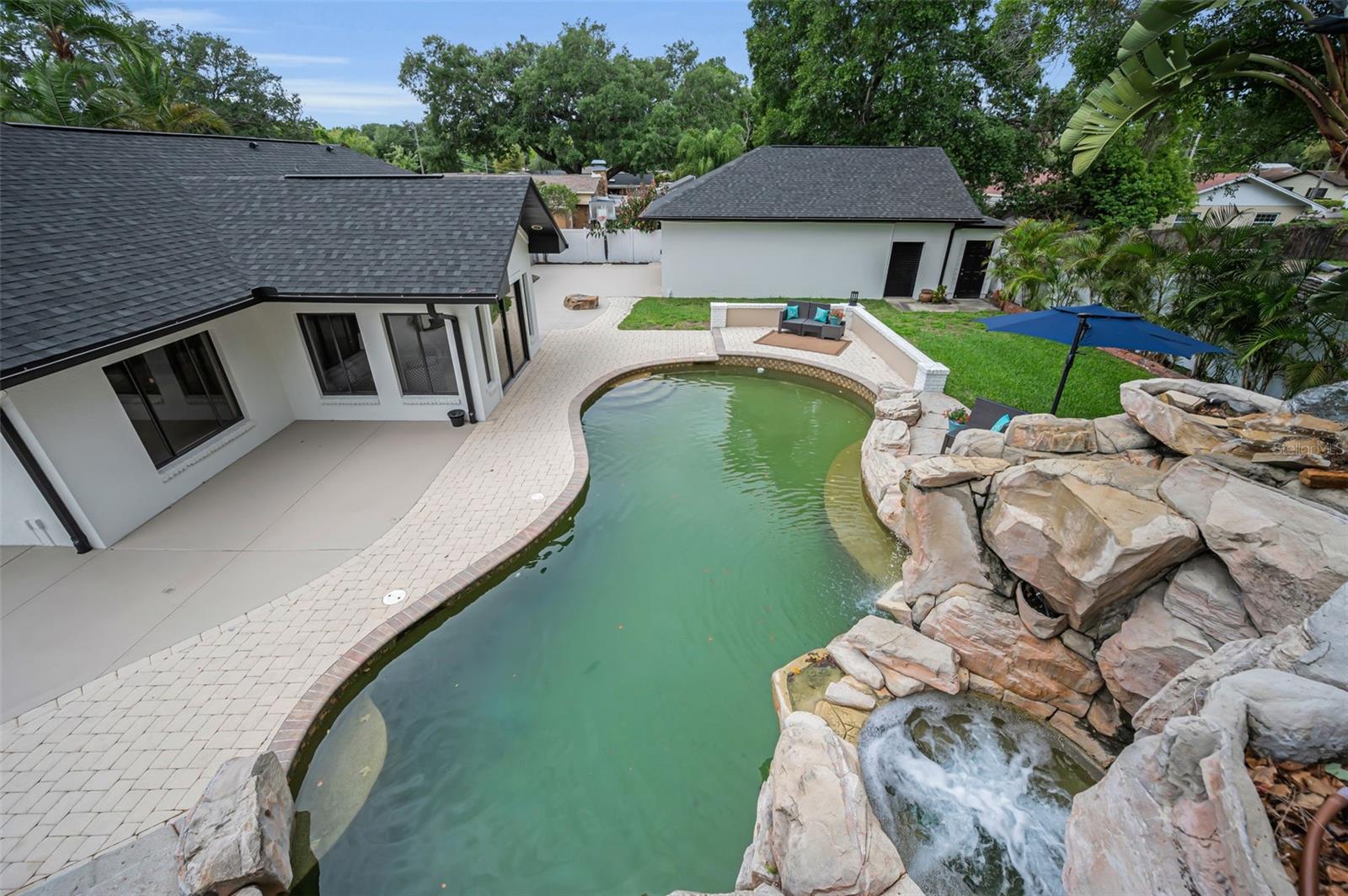 LAKESIDE TERRACE - Residential