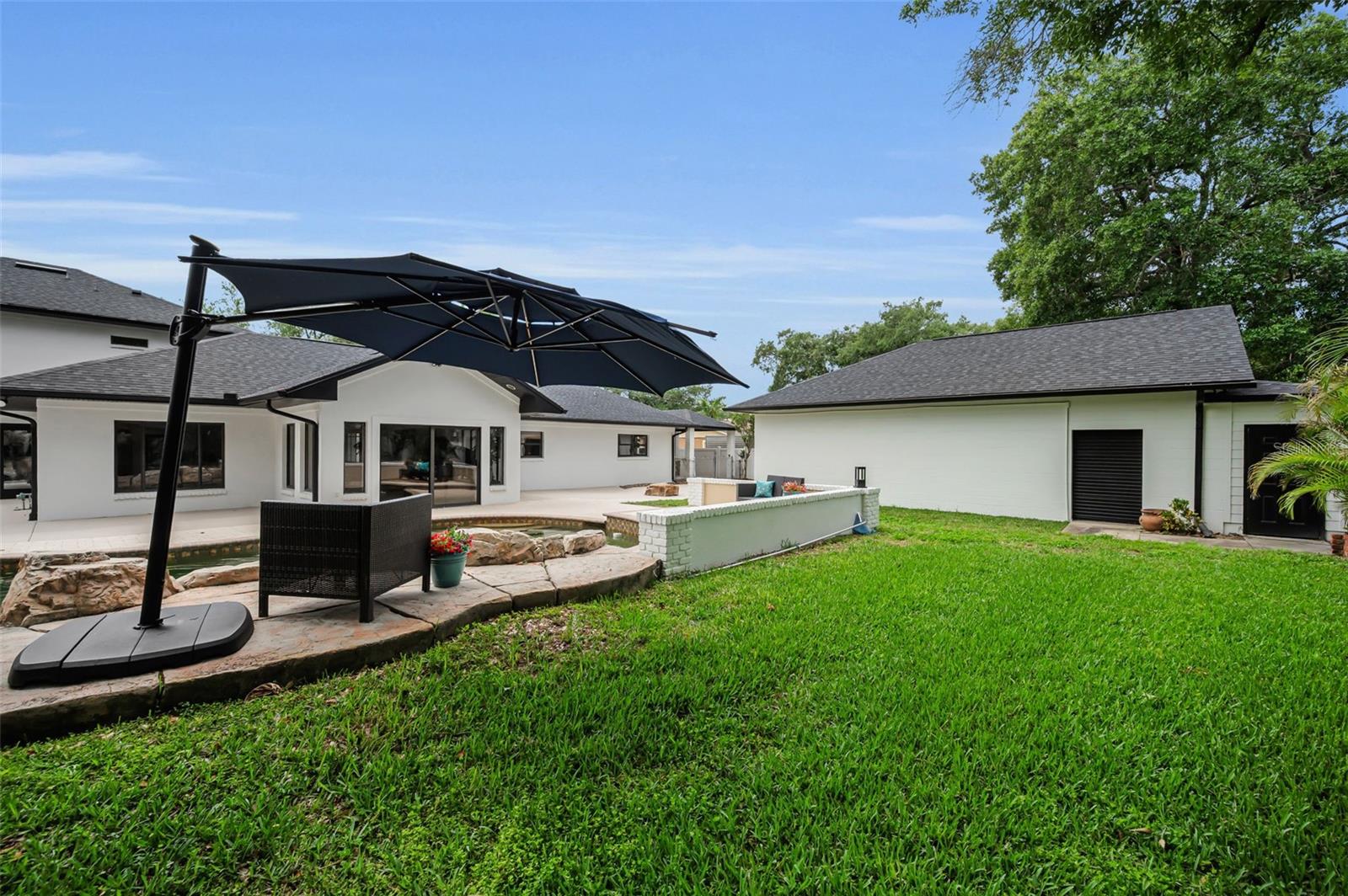 LAKESIDE TERRACE - Residential