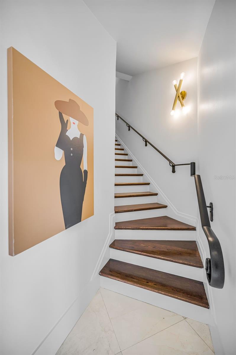 LAKESIDE TERRACE - Residential