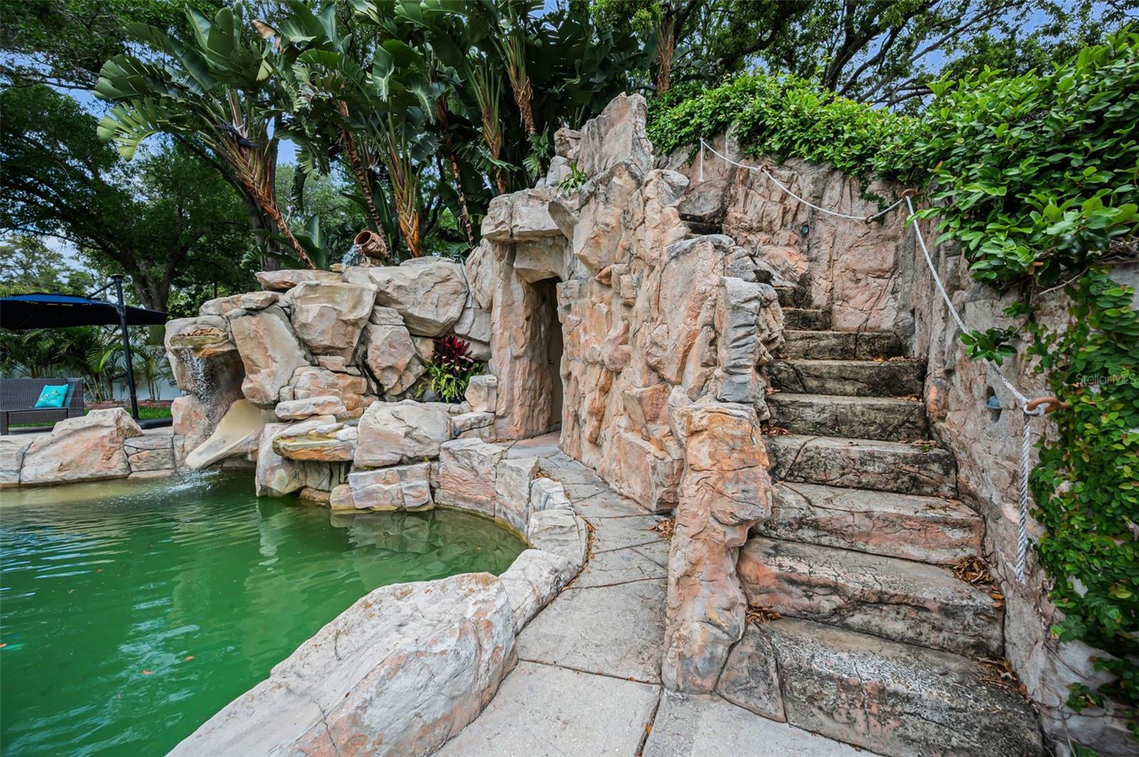 LAKESIDE TERRACE - Residential