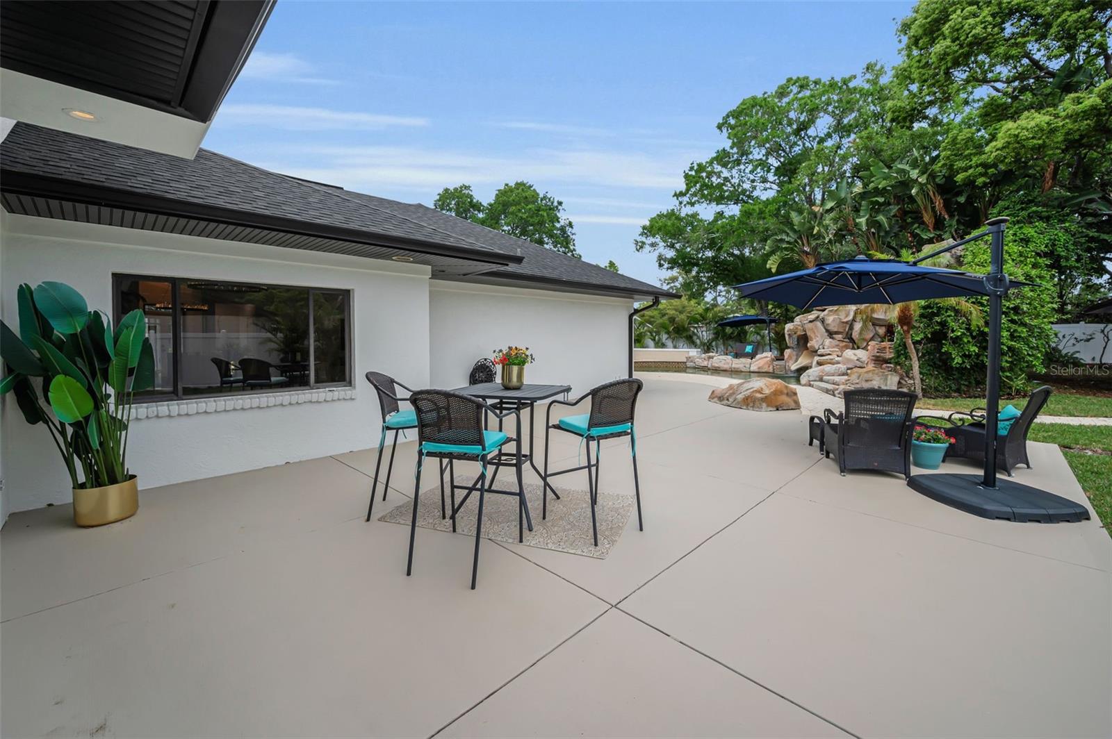 LAKESIDE TERRACE - Residential