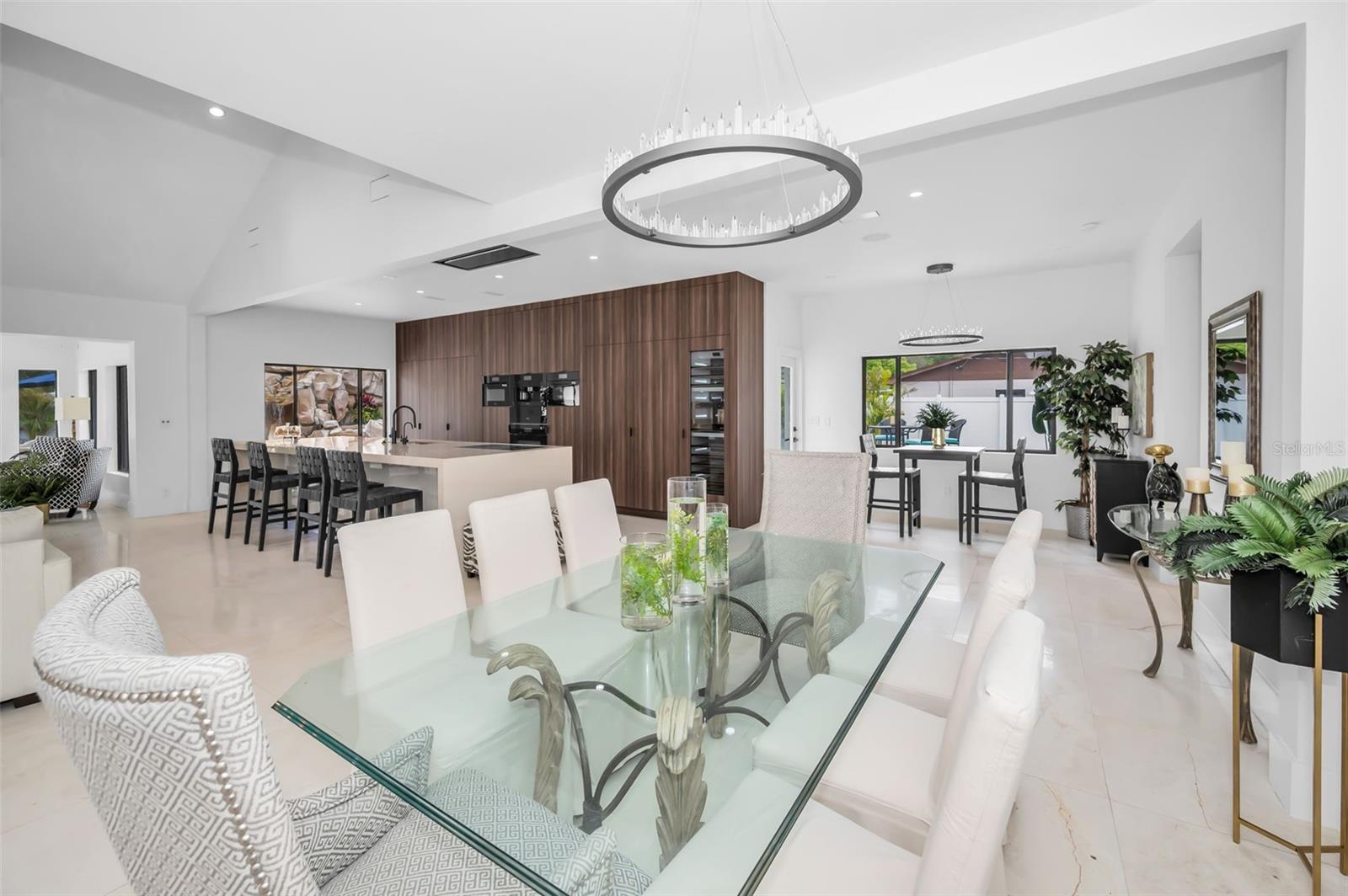 LAKESIDE TERRACE - Residential