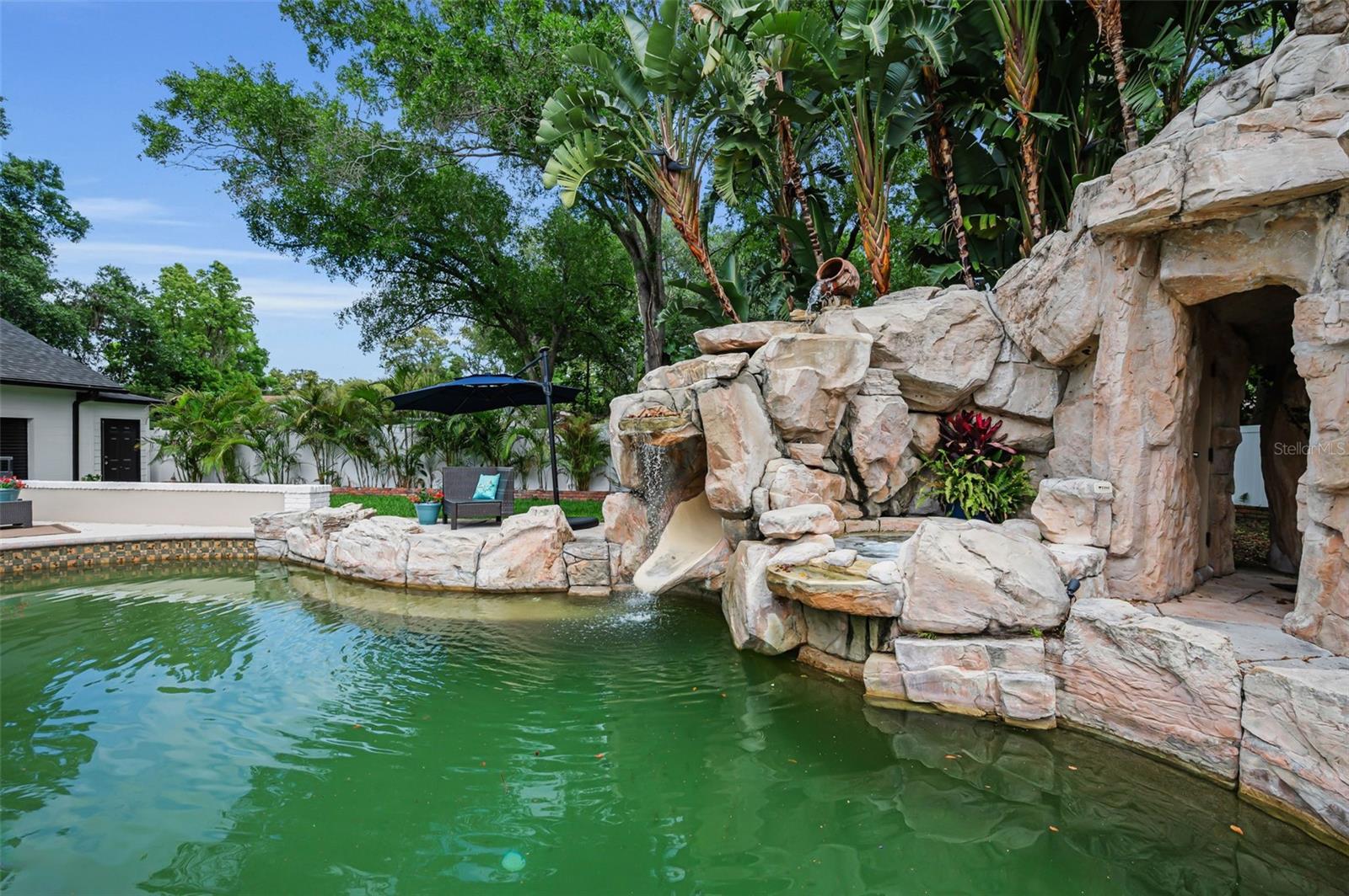 LAKESIDE TERRACE - Residential