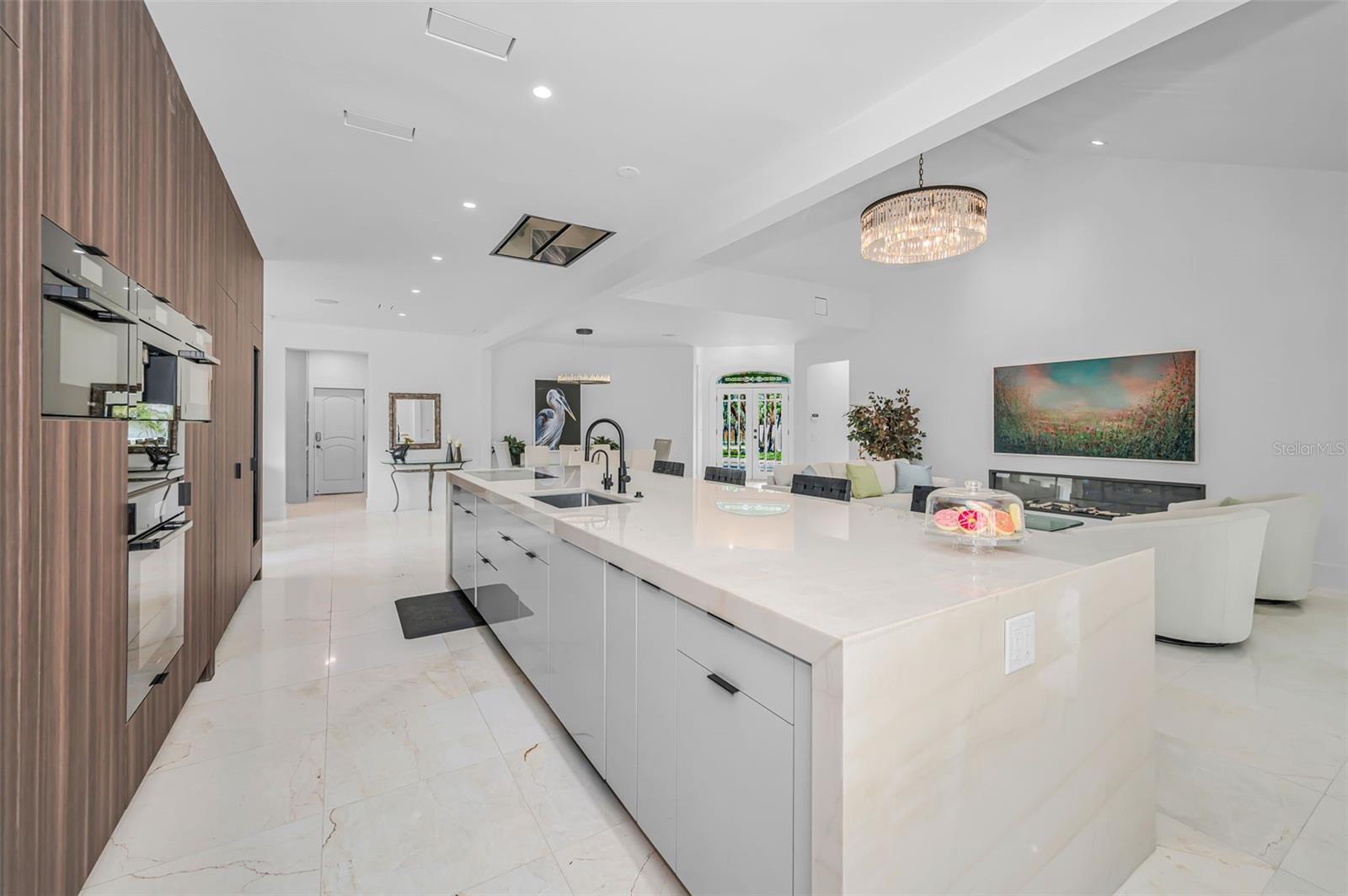 LAKESIDE TERRACE - Residential