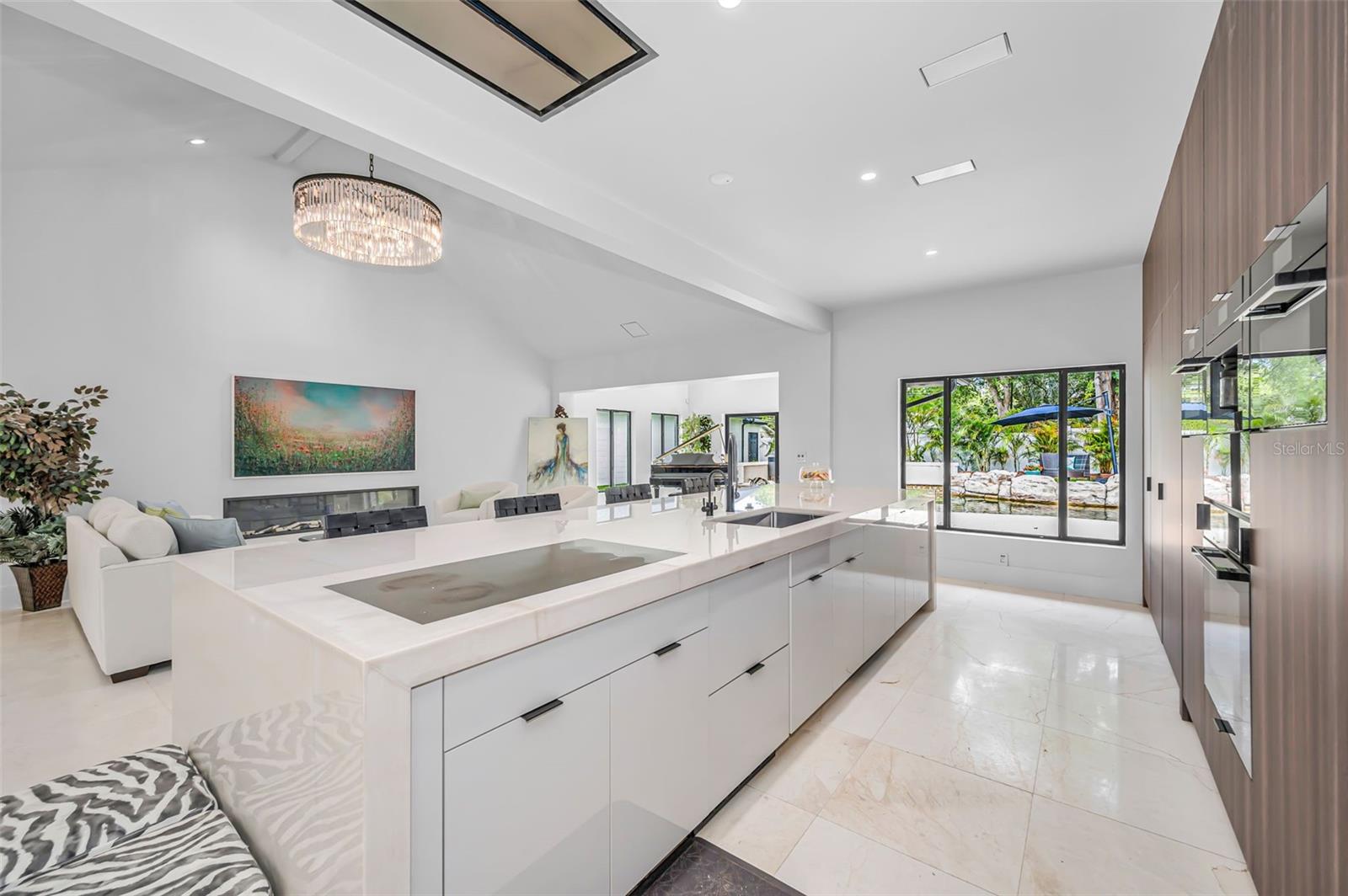 LAKESIDE TERRACE - Residential