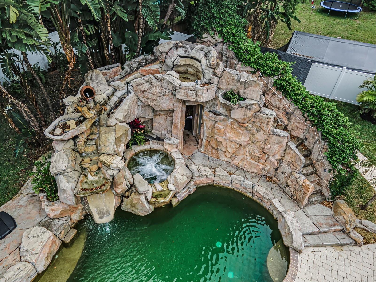 LAKESIDE TERRACE - Residential