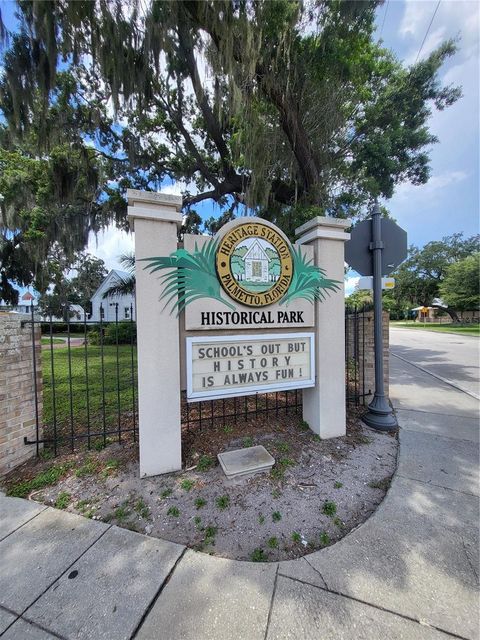 A home in PALMETTO