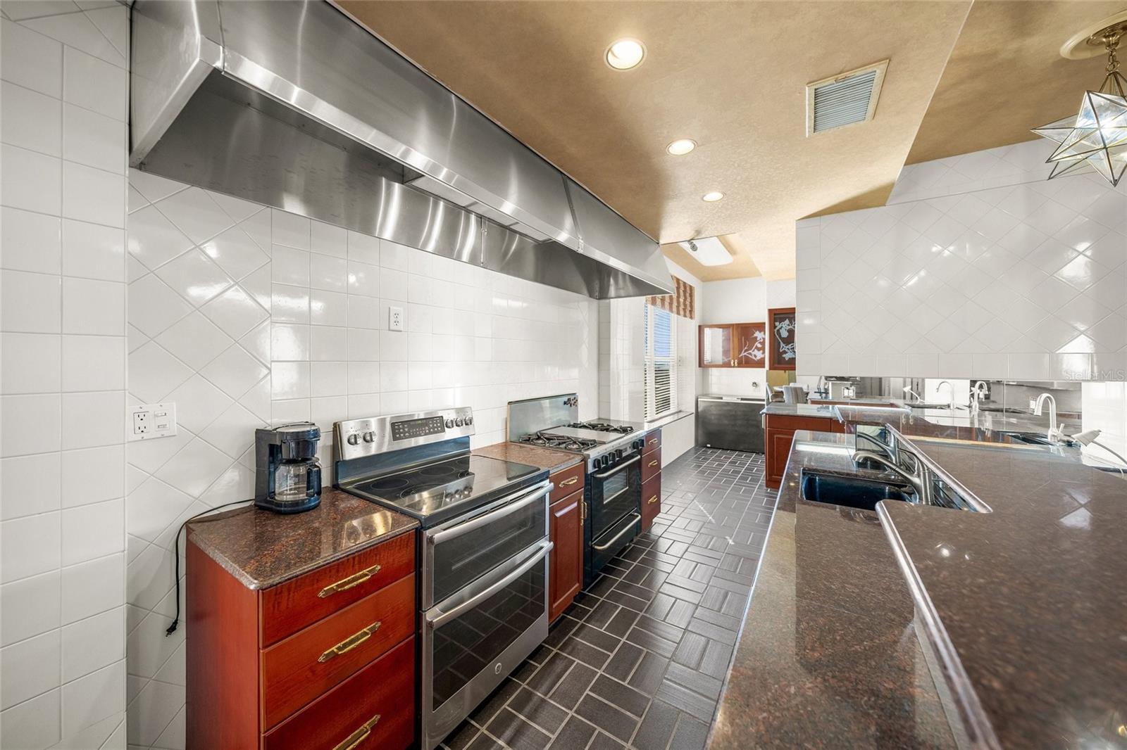 ORANGE BLOSSOM TOWER - Residential