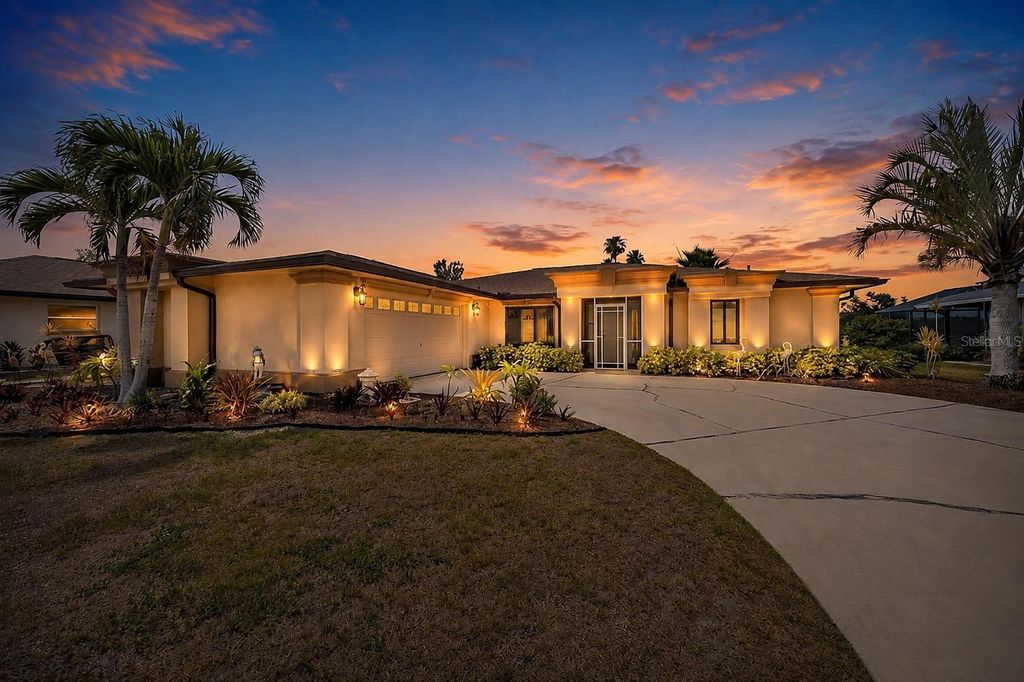 Photo of 816 S Gondola Drive, Venice, FL 34293 (MLS # A4692367)