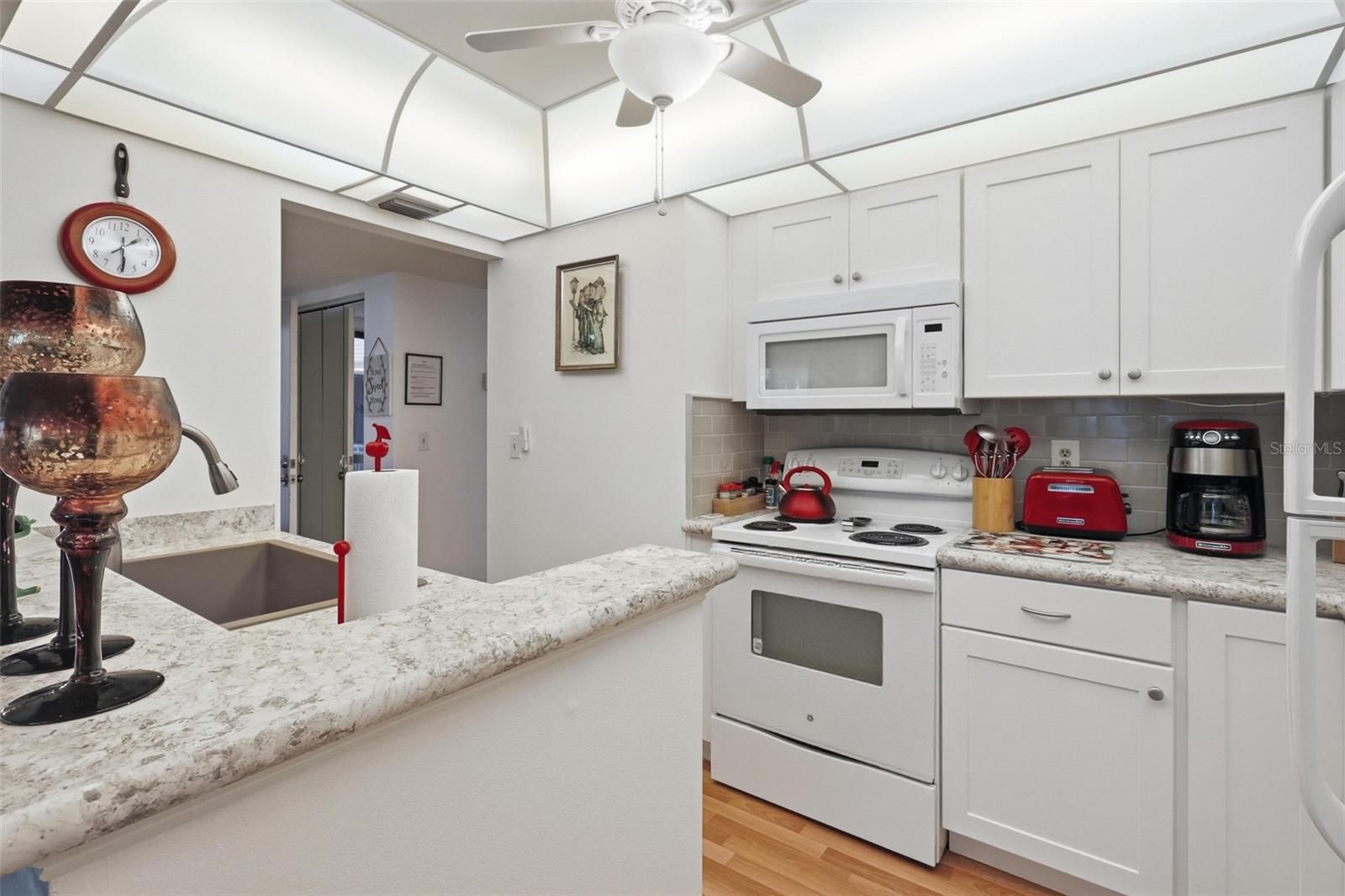 LAKESIDE CONDO APTS - Residential