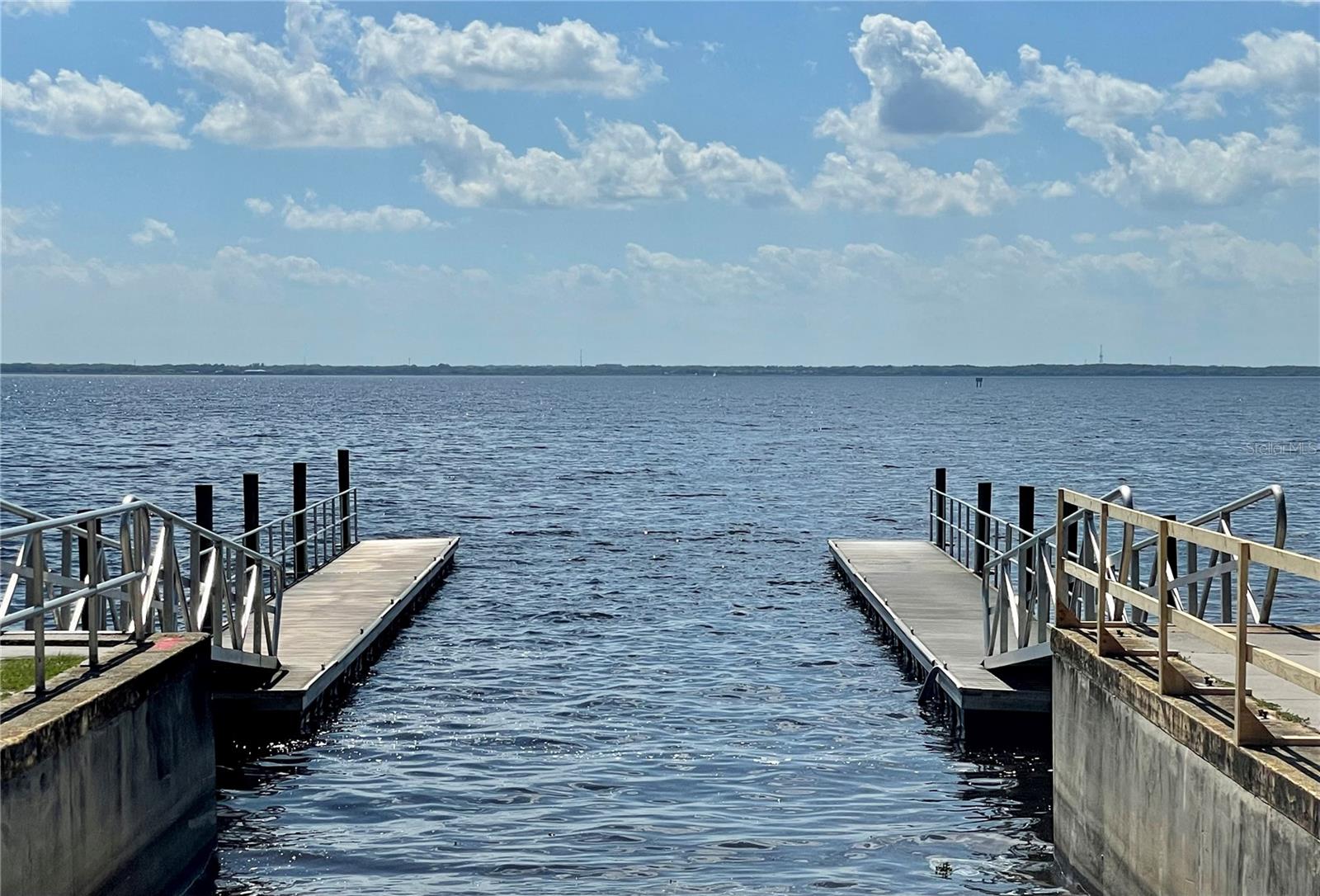 LAKESIDE CONDO APTS - Residential