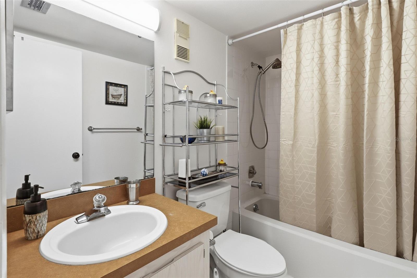 LAKESIDE CONDO APTS - Residential