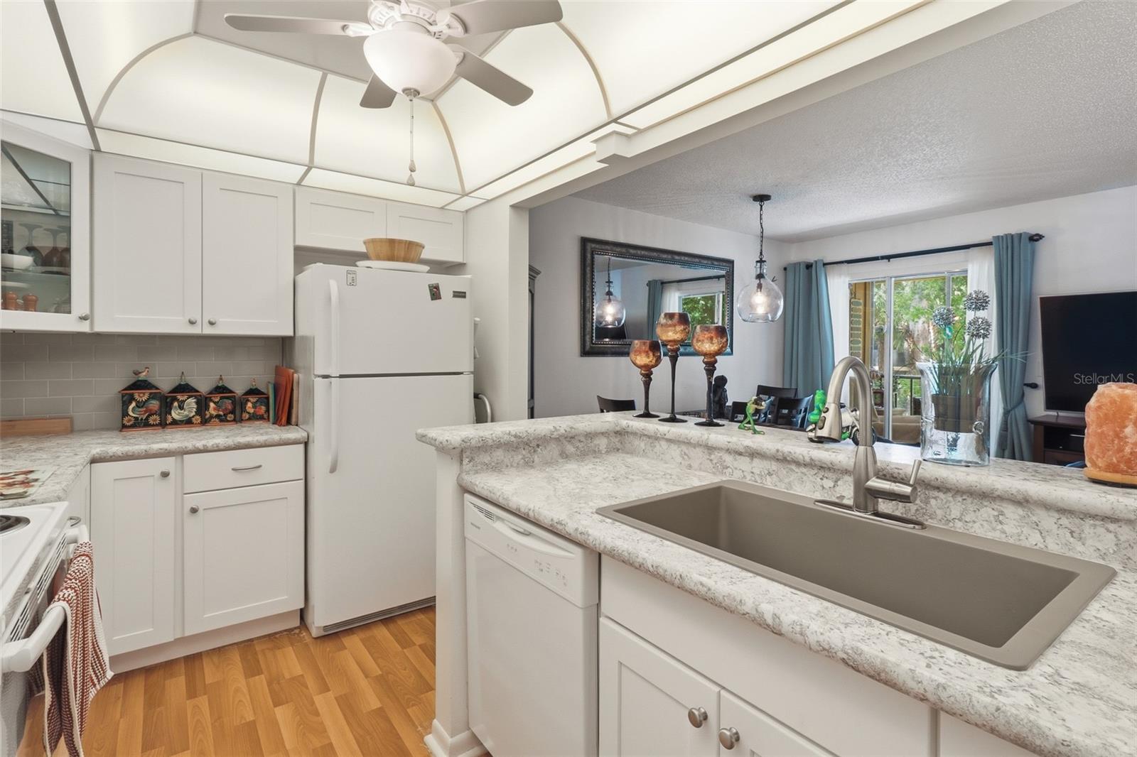 LAKESIDE CONDO APTS - Residential