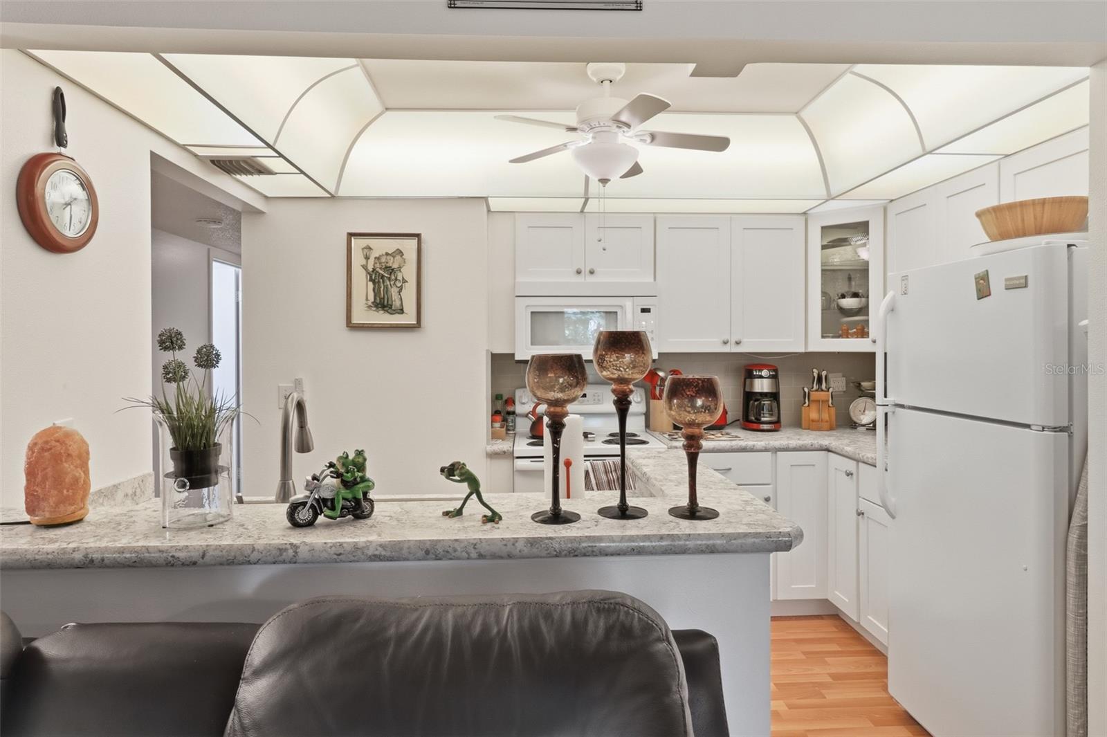 LAKESIDE CONDO APTS - Residential