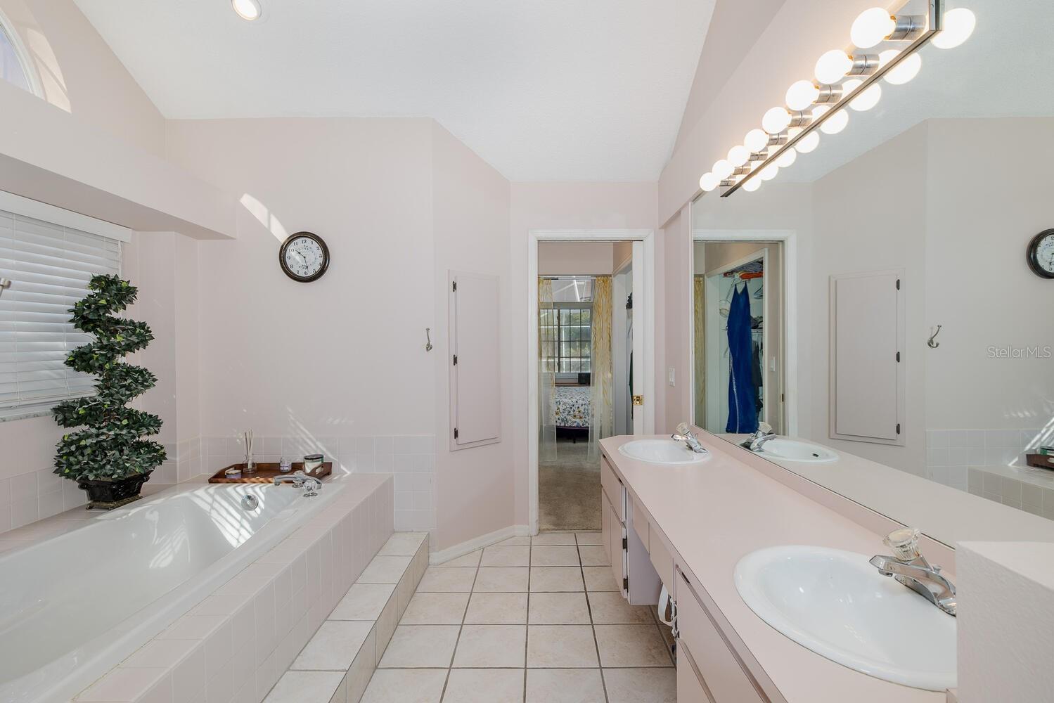 SEVEN HILLS - Residential