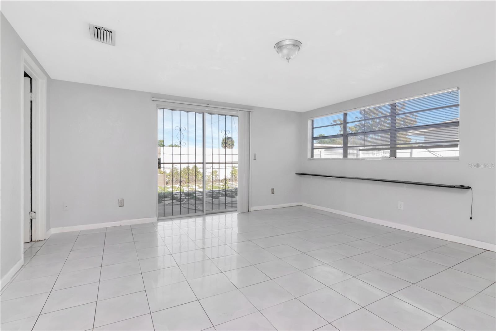 CRESTRIDGE SUB FIRST ADD - Residential