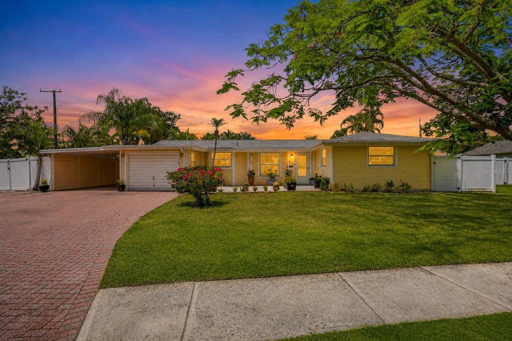 Photo of 2403 Vermont Avenue E, Bradenton, FL 34208 (MLS # A4695037)