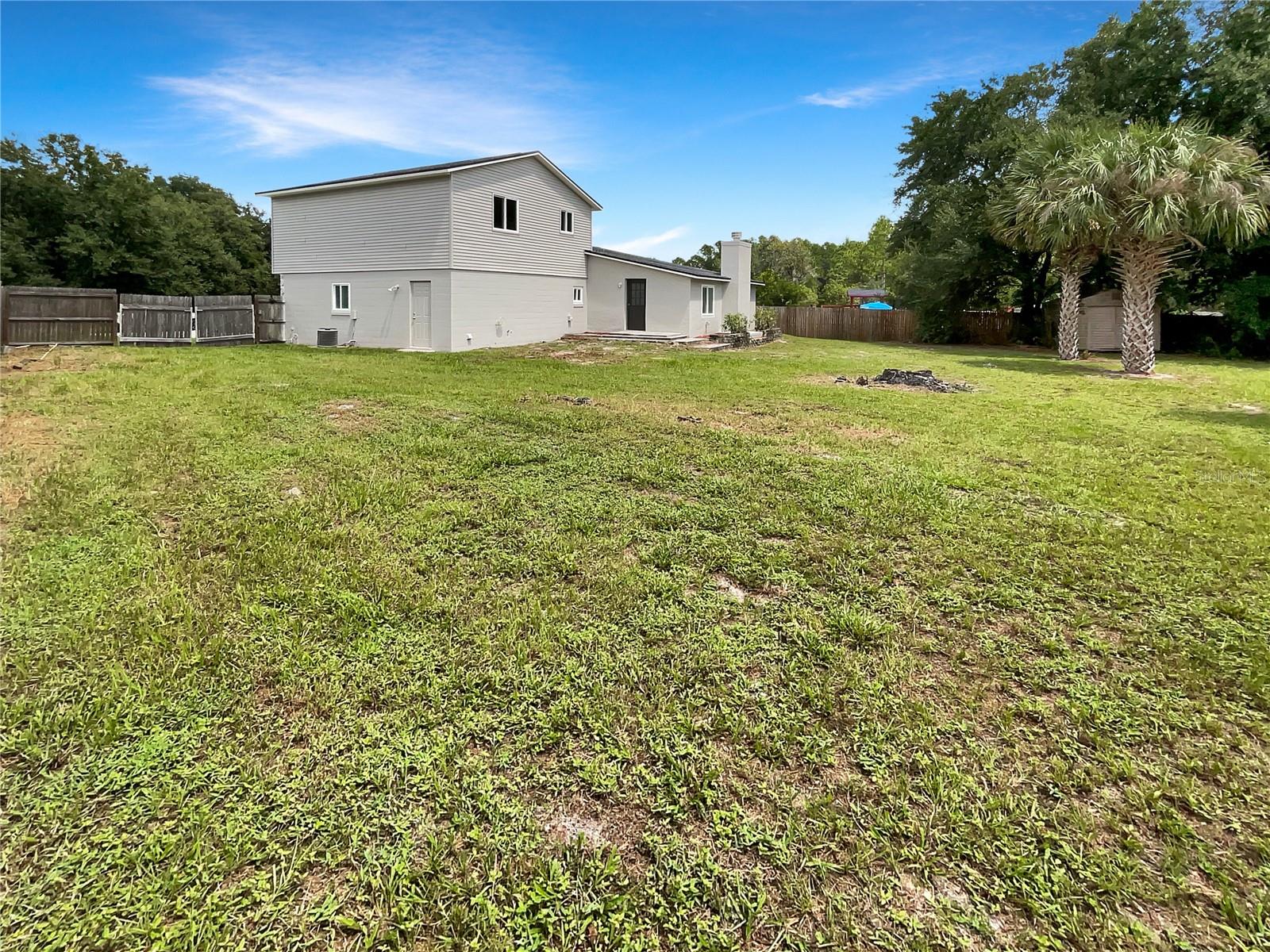 Photo 6 of 24 of 623 GROVEWOOD AVENUE house