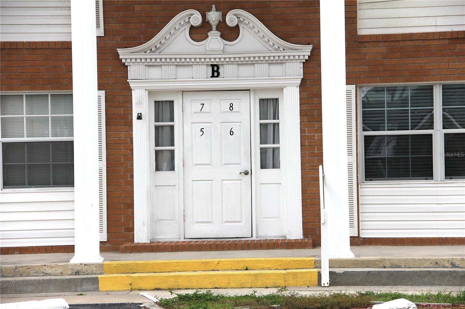 4158 TAMIAMI TRAIL B6