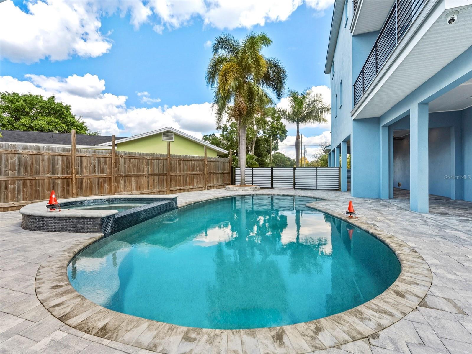 BAY CREST PARK UNIT 01 - Residential