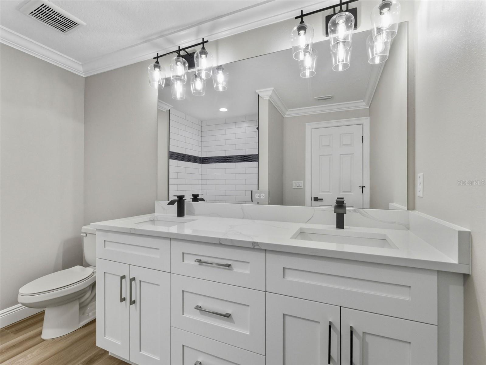 BAY CREST PARK UNIT 01 - Residential