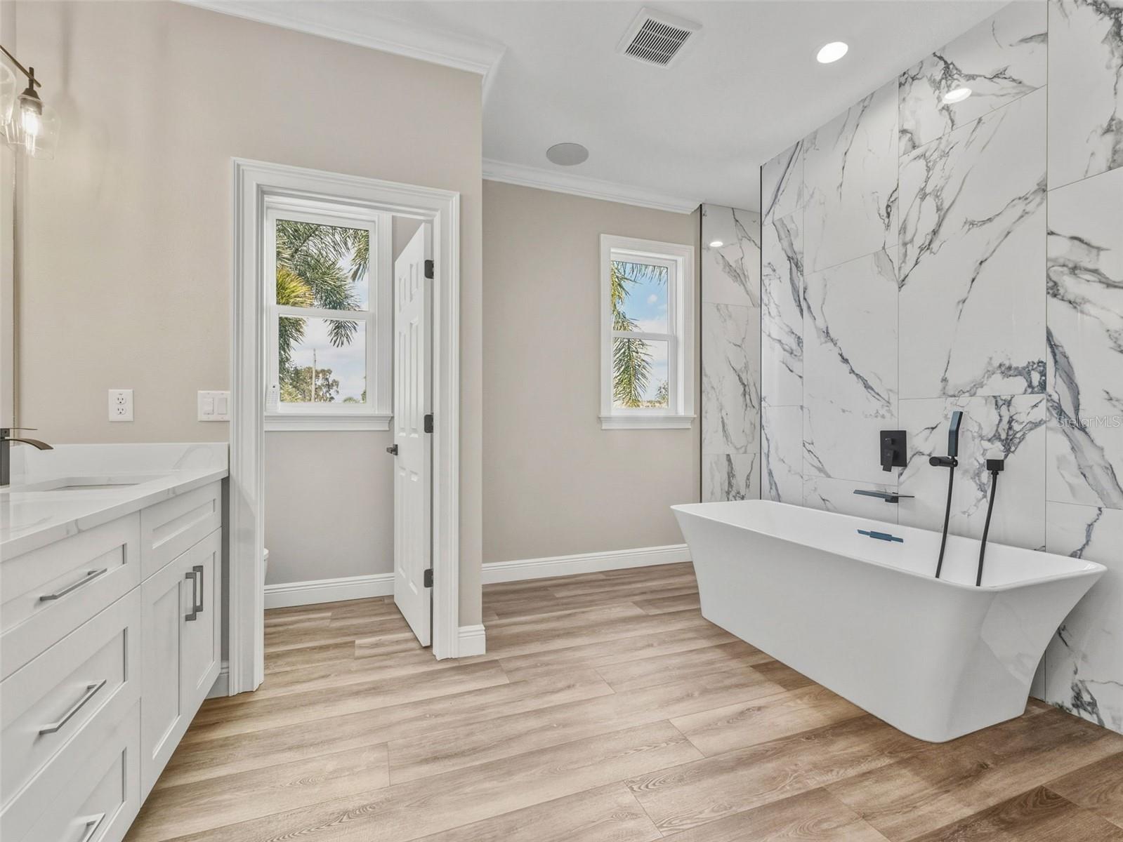 BAY CREST PARK UNIT 01 - Residential