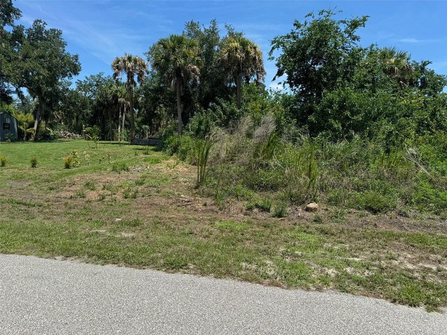 VACANT RESIDENTIAL CORNER LOT AT LA CASA ROAD AND NAMATKA AVENUE.  IDEAL FOR BUILDING YOUR DREAM HOME.