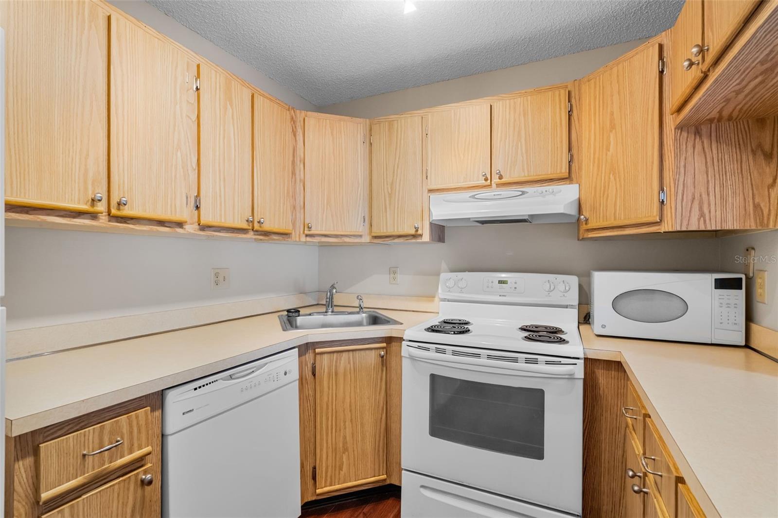 PINE RIDGE CLUB VILLAGE 1 PH 2 A CONDO BLDG 17 - Residential