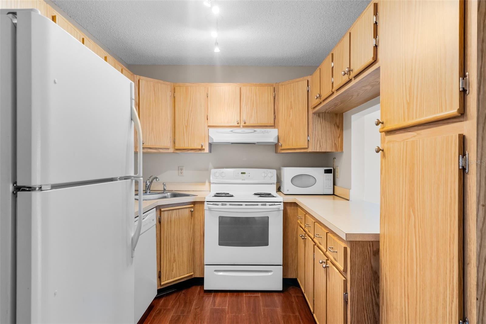 PINE RIDGE CLUB VILLAGE 1 PH 2 A CONDO BLDG 17 - Residential