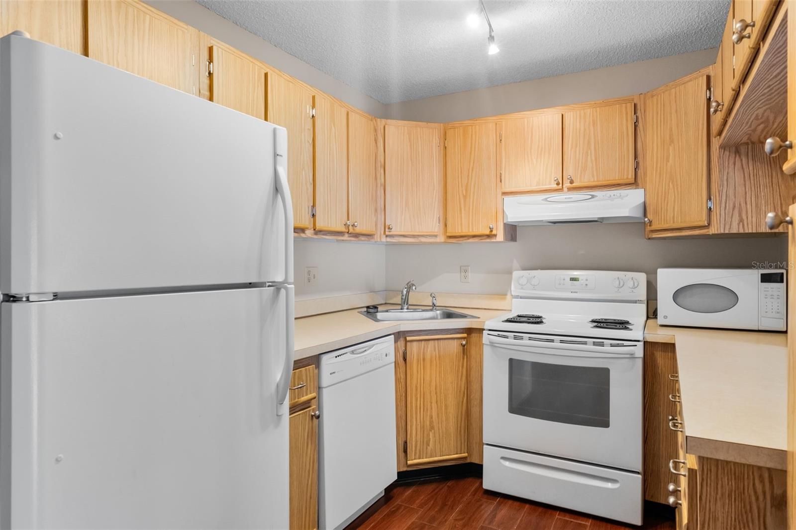 PINE RIDGE CLUB VILLAGE 1 PH 2 A CONDO BLDG 17 - Residential
