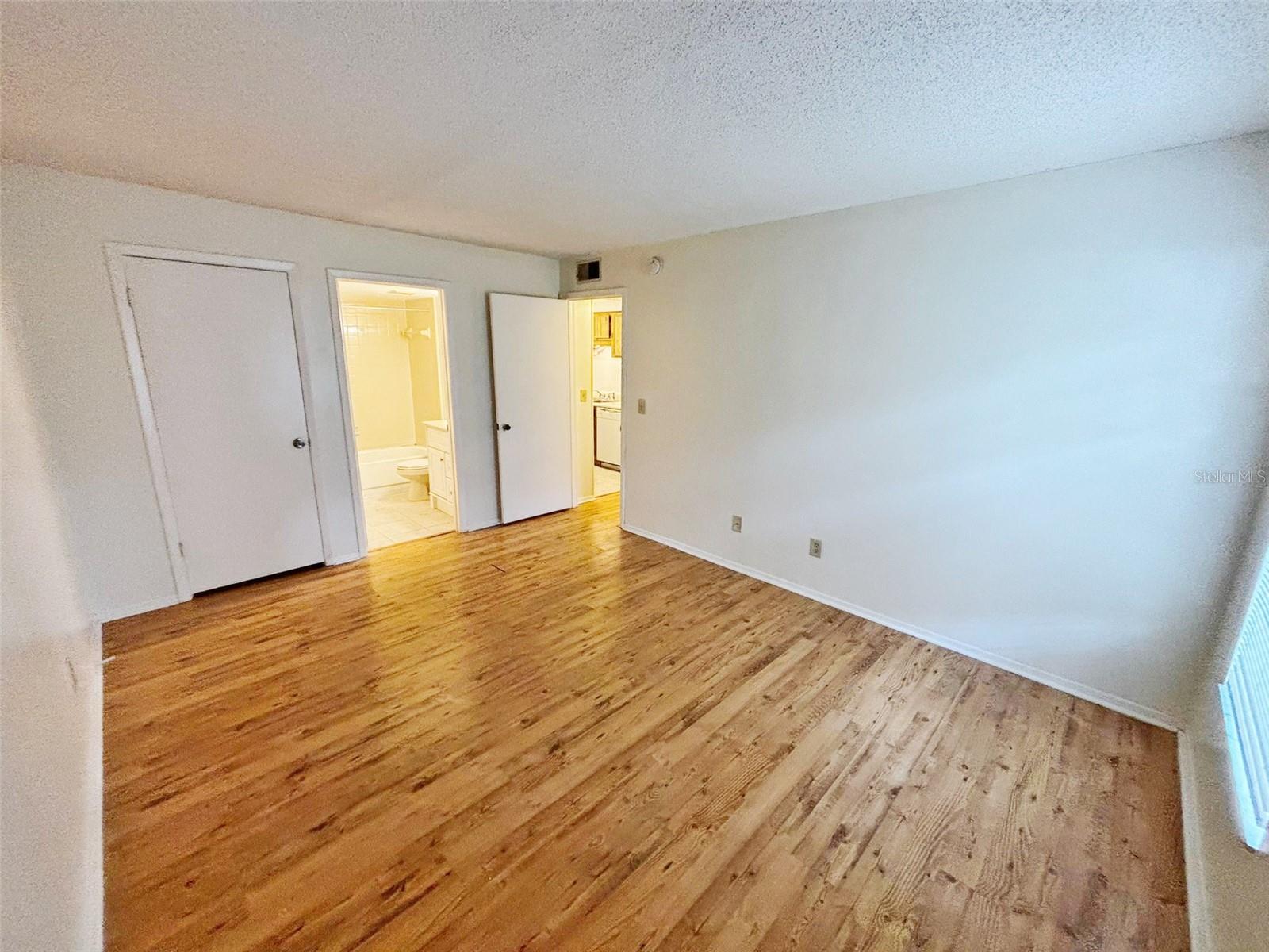 NORTH OAKS CONDO III - Residential