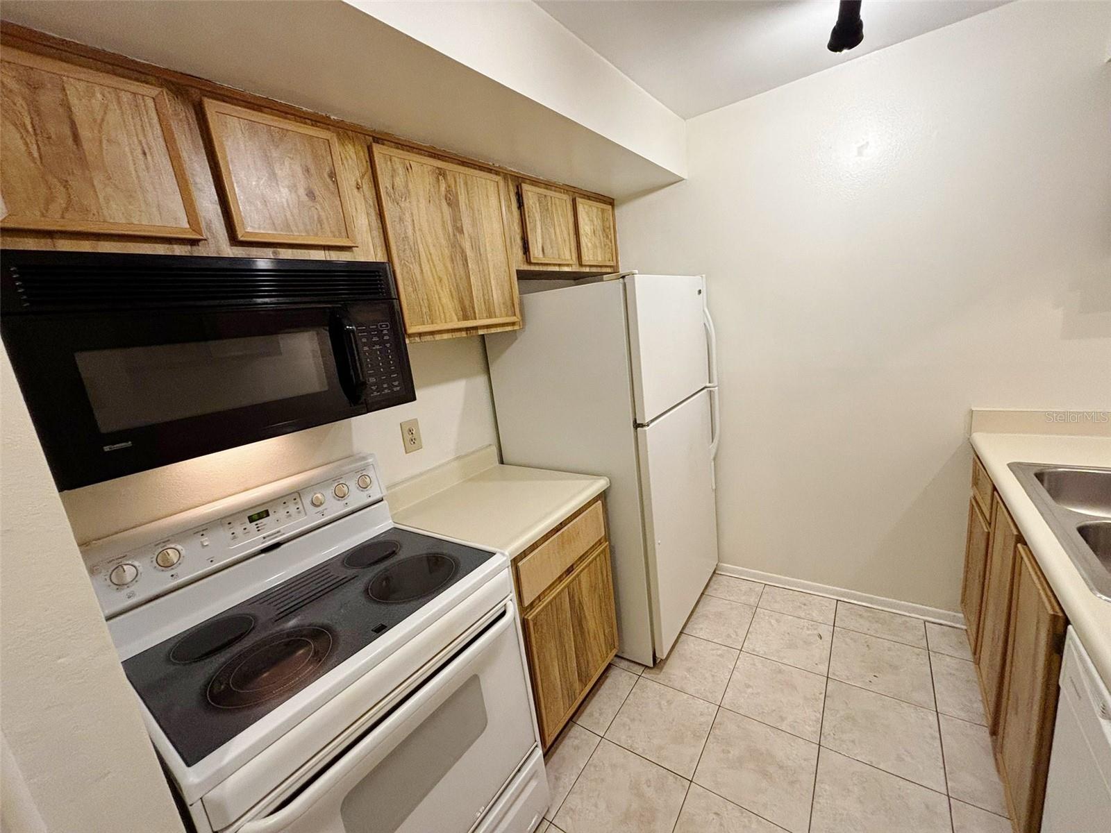 NORTH OAKS CONDO III - Residential