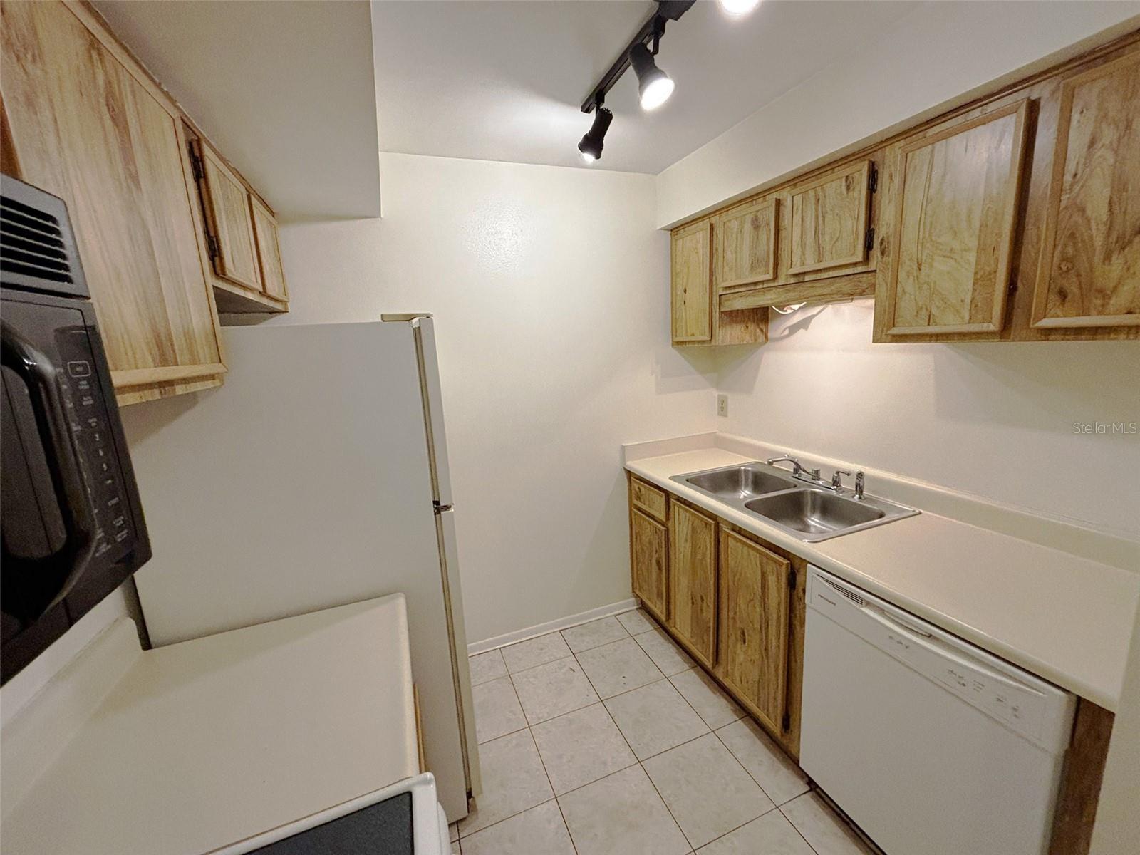 NORTH OAKS CONDO III - Residential
