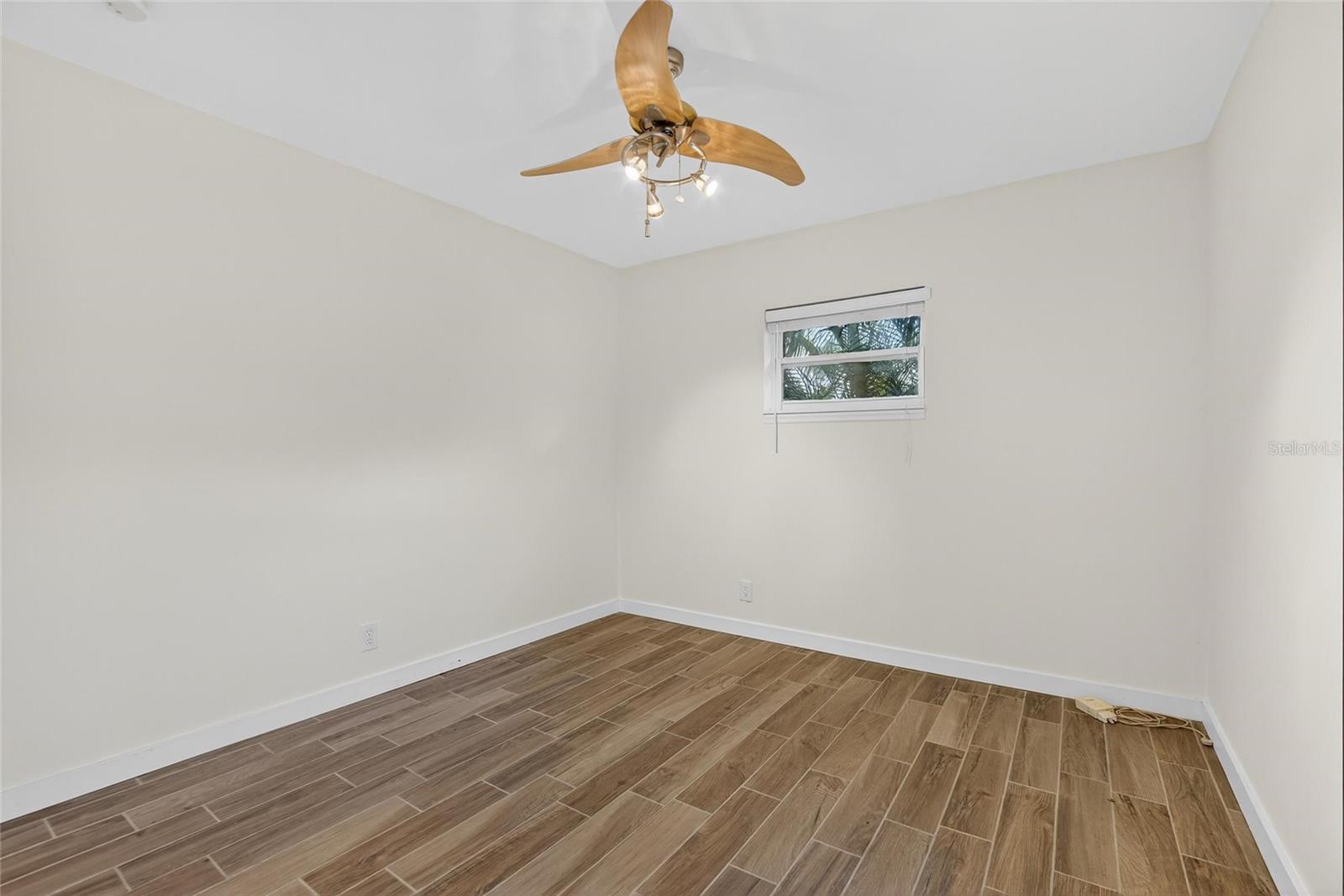 SUNSET PARK - Residential Lease