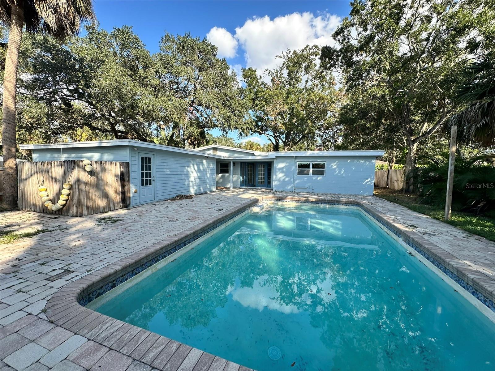 SUNSET PARK - Residential Lease