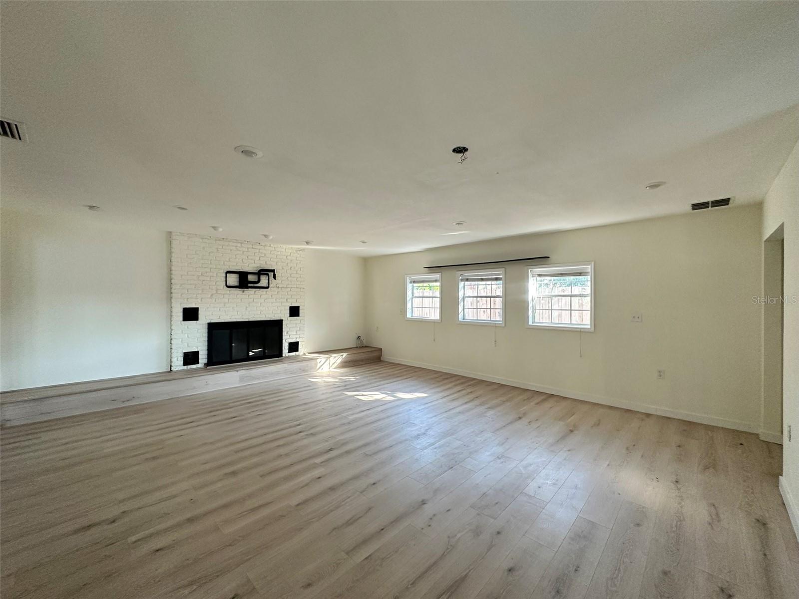 SUNSET PARK - Residential Lease