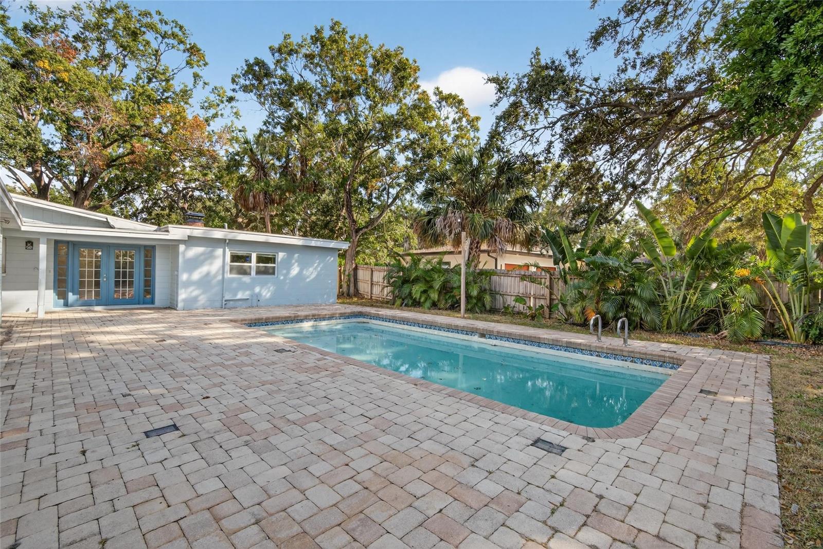 SUNSET PARK - Residential Lease