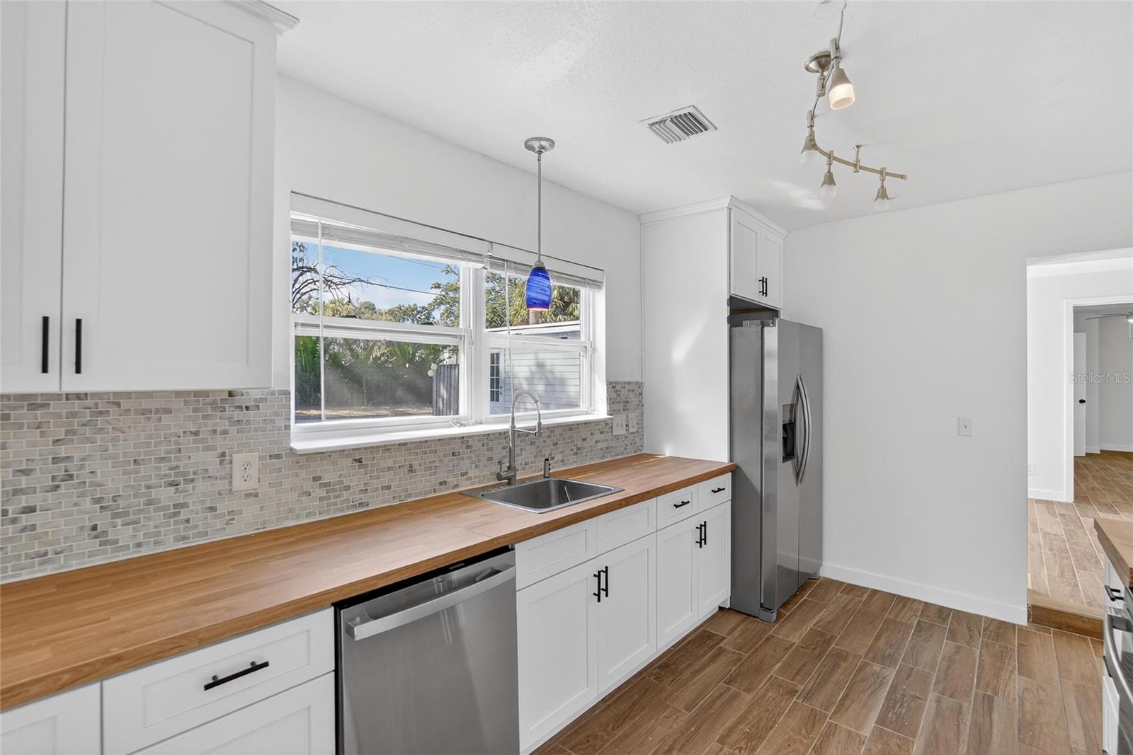 SUNSET PARK - Residential Lease