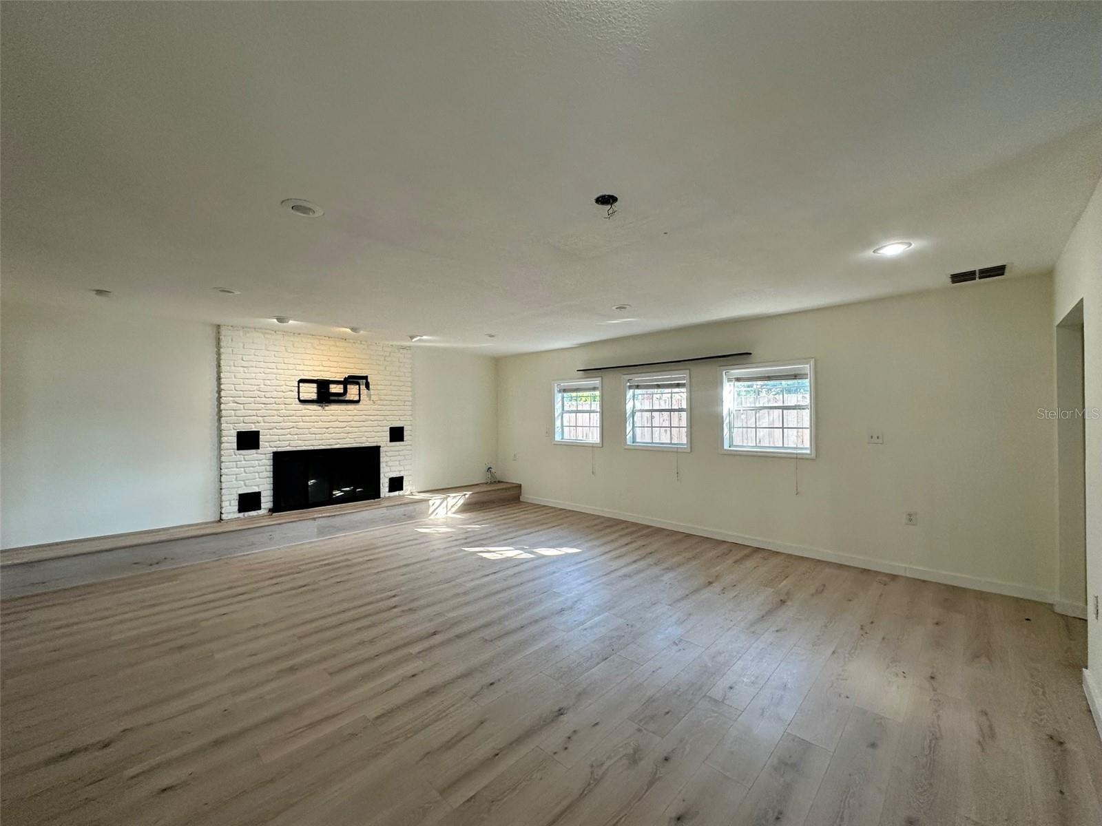 SUNSET PARK - Residential Lease