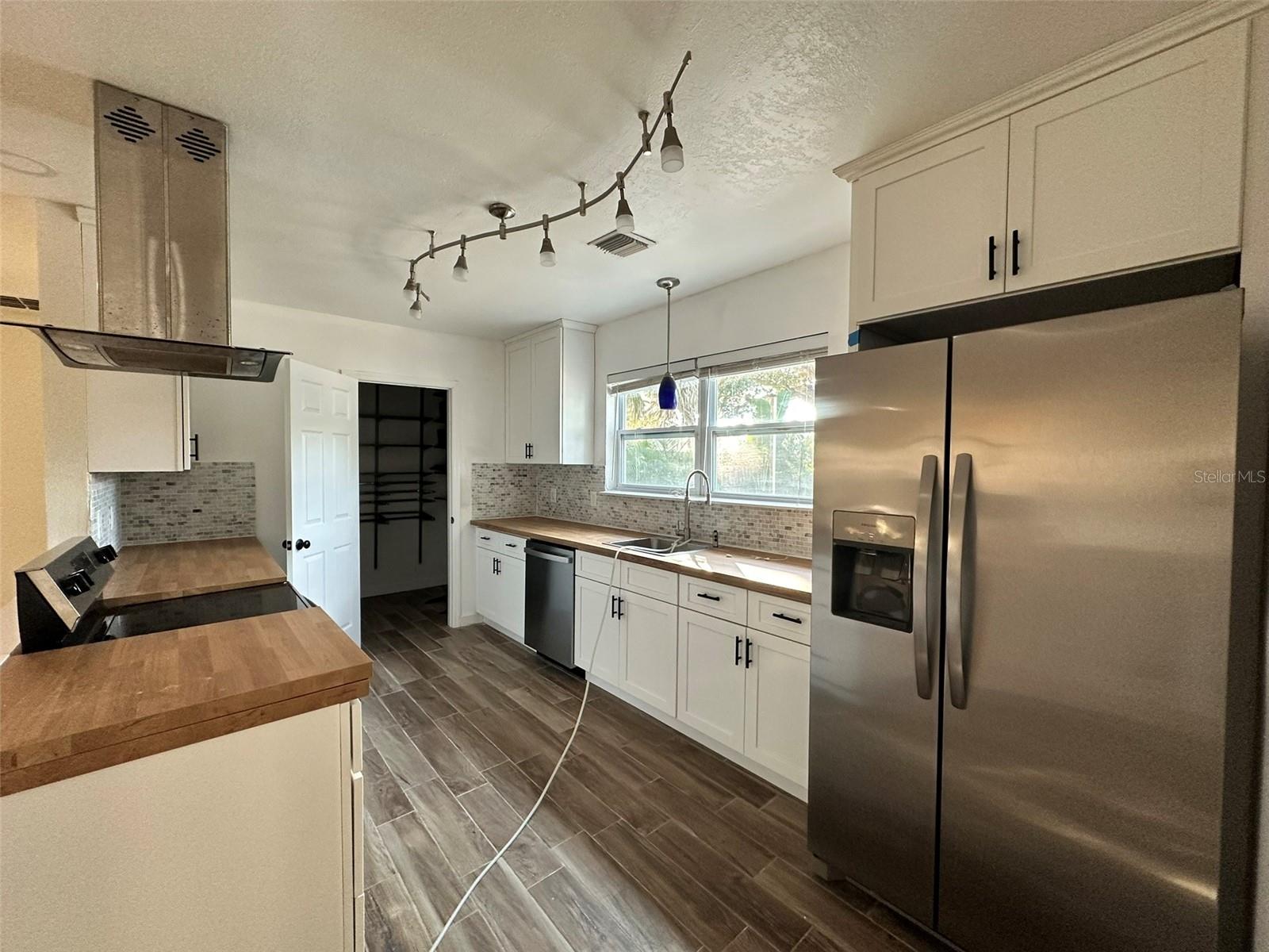 SUNSET PARK - Residential Lease