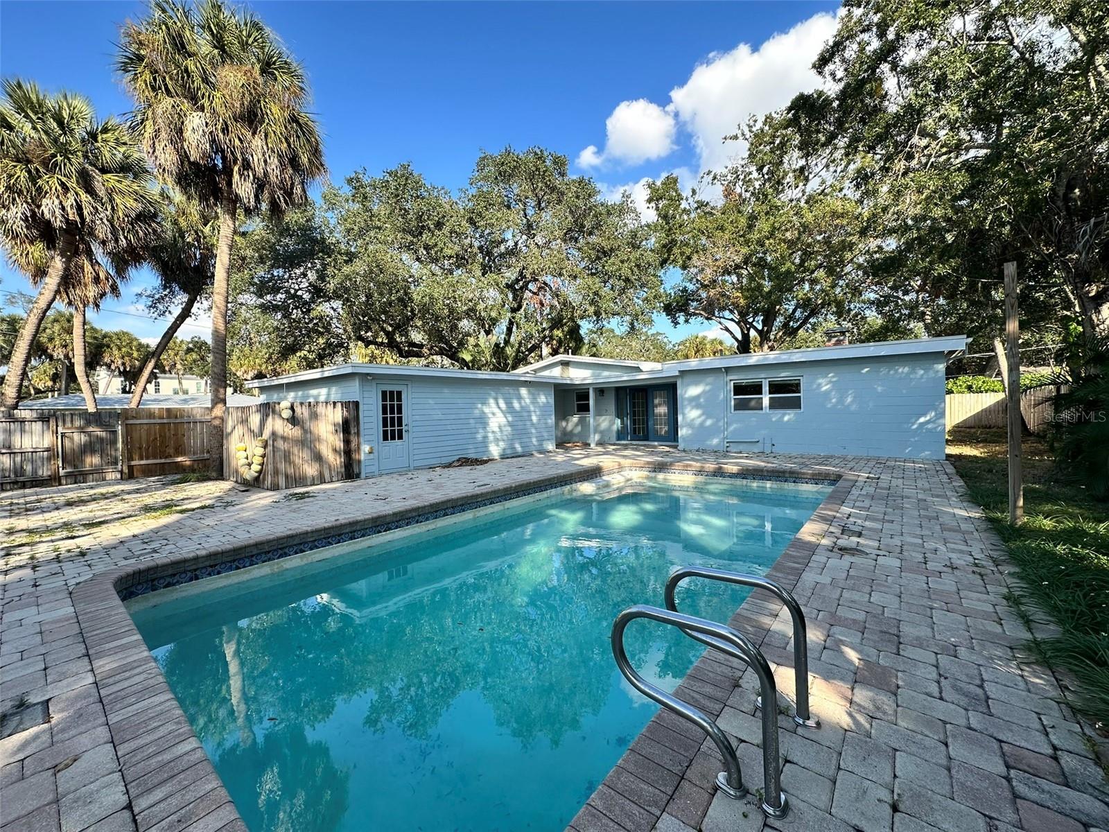 SUNSET PARK - Residential Lease