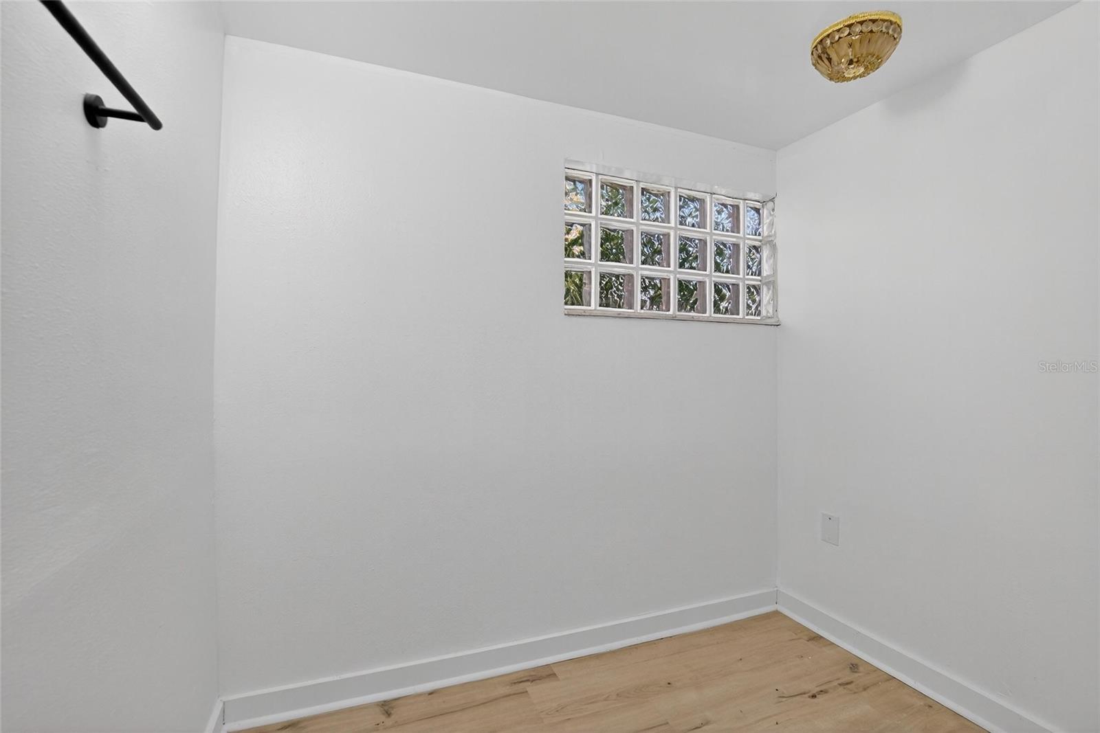 SUNSET PARK - Residential Lease