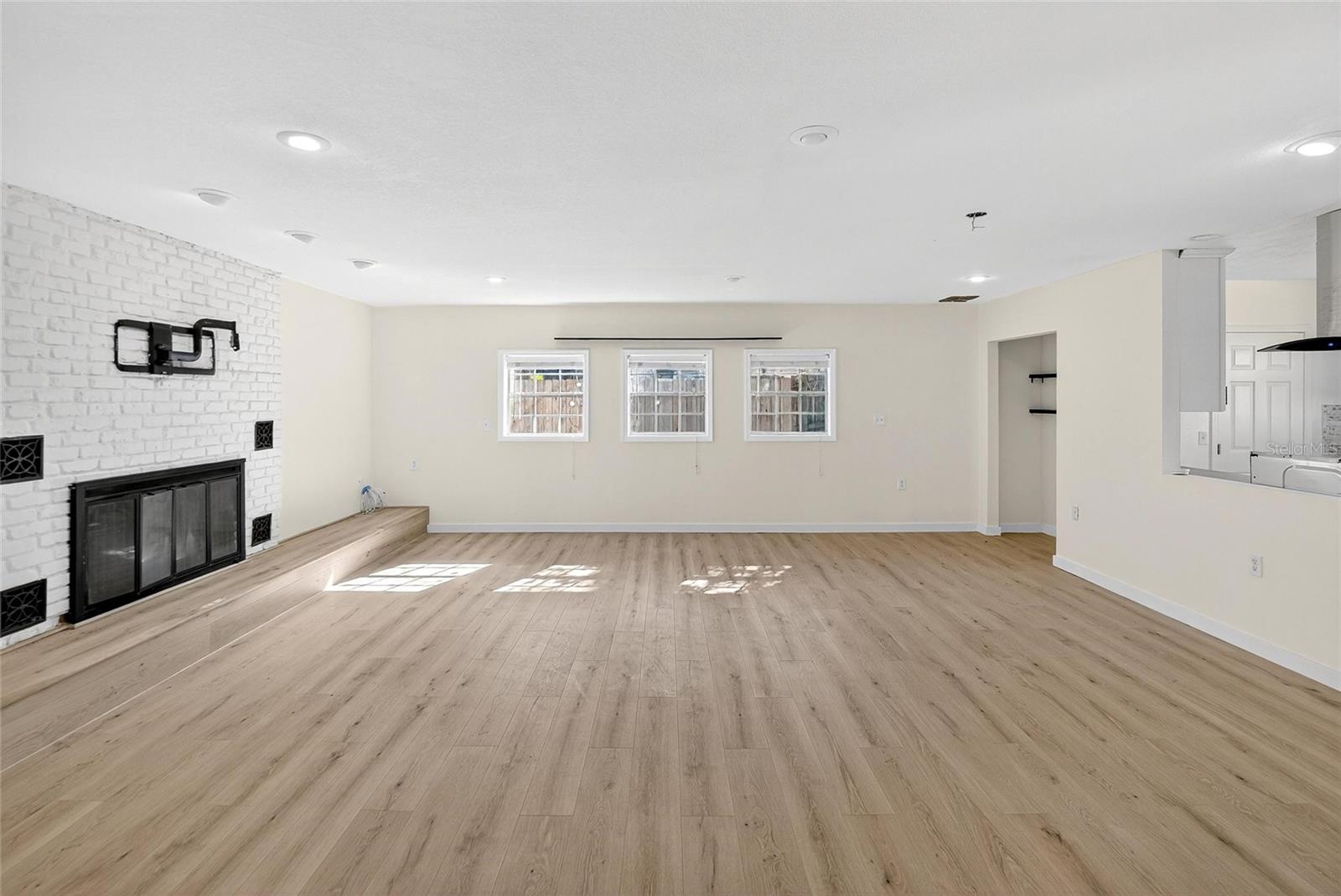 SUNSET PARK - Residential Lease