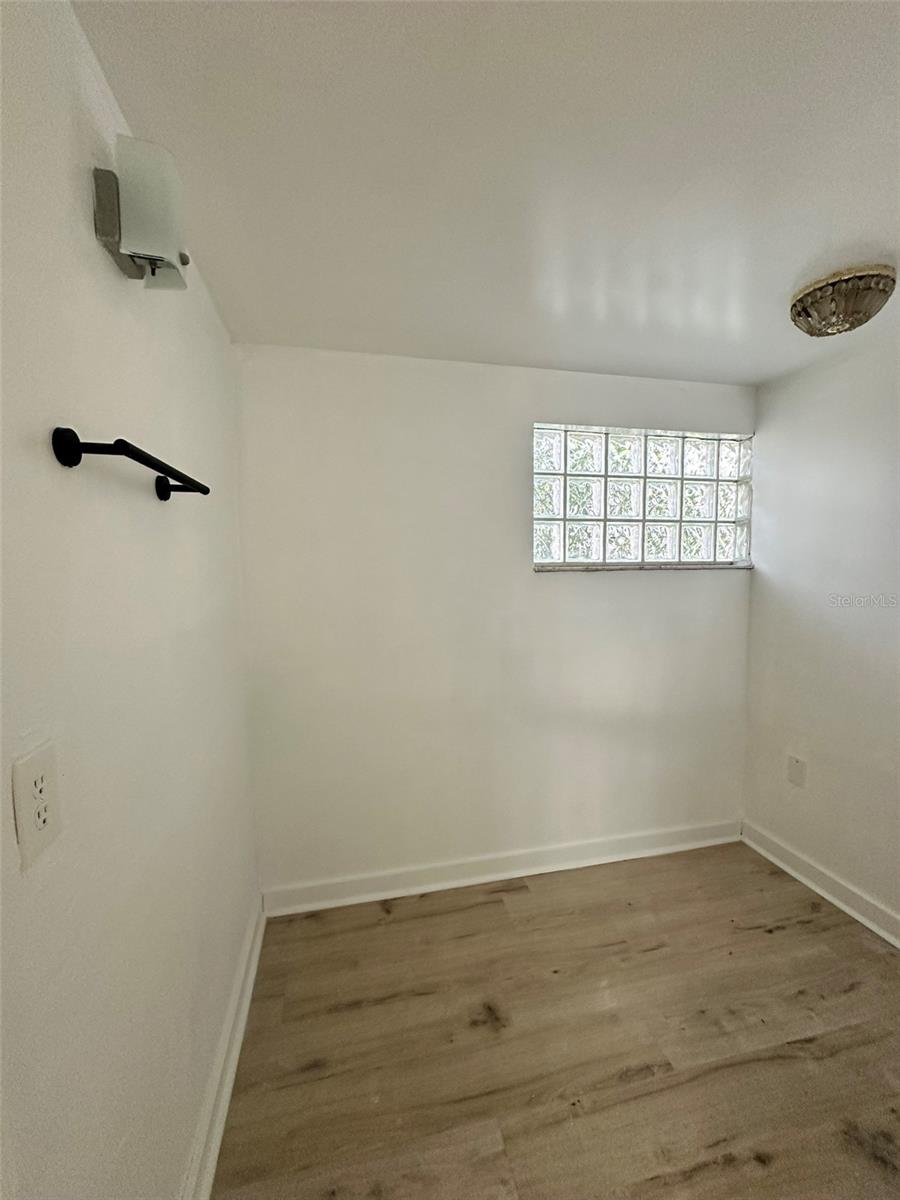 SUNSET PARK - Residential Lease