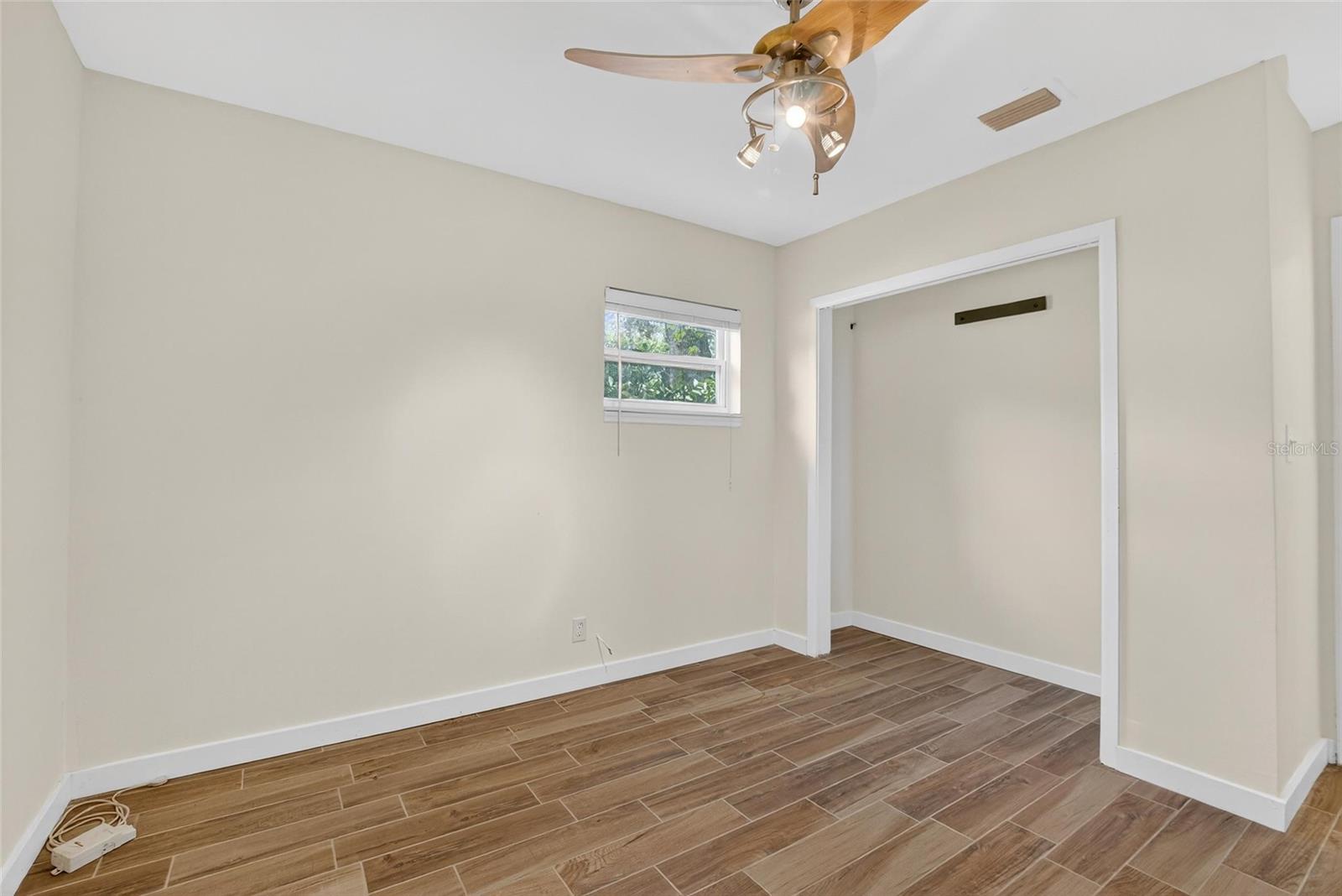 SUNSET PARK - Residential Lease