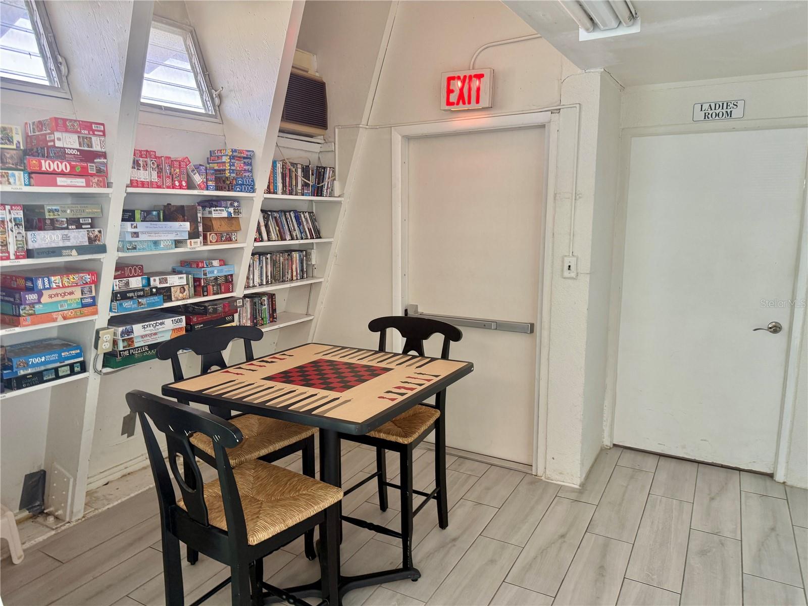 MOBILE ESTATES - Land