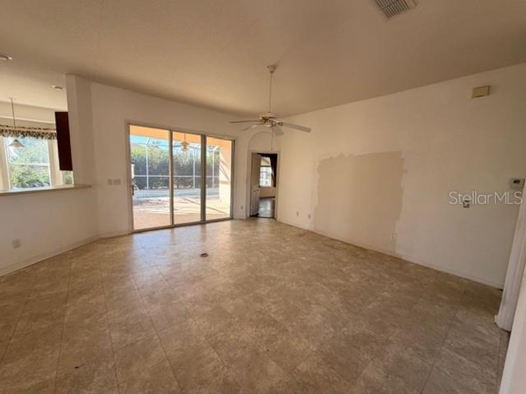 Photo of 17680 SE 121st Court, Summerfield, FL 34491 (MLS # V4946990)